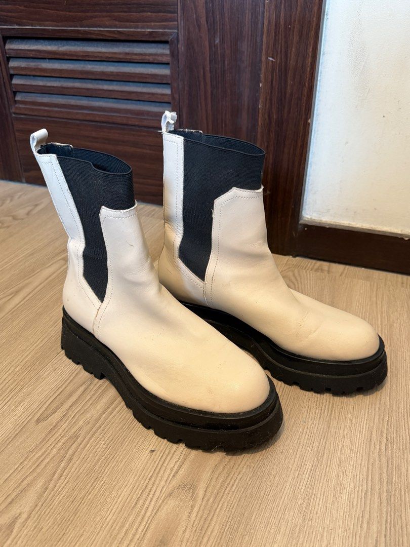 Stradivarius Boots size 39 fits 38-39 (Category: Boots) located in Makati City. Submitted by secondlife.inventory (Listing ID 1418787772, Image 2). Description: Stradivarius White chunky boots Size 39 but fits 38 and 39 well (depending on how thick your socks are) Used only once Very good condition ₱2,500 BGC pick up .