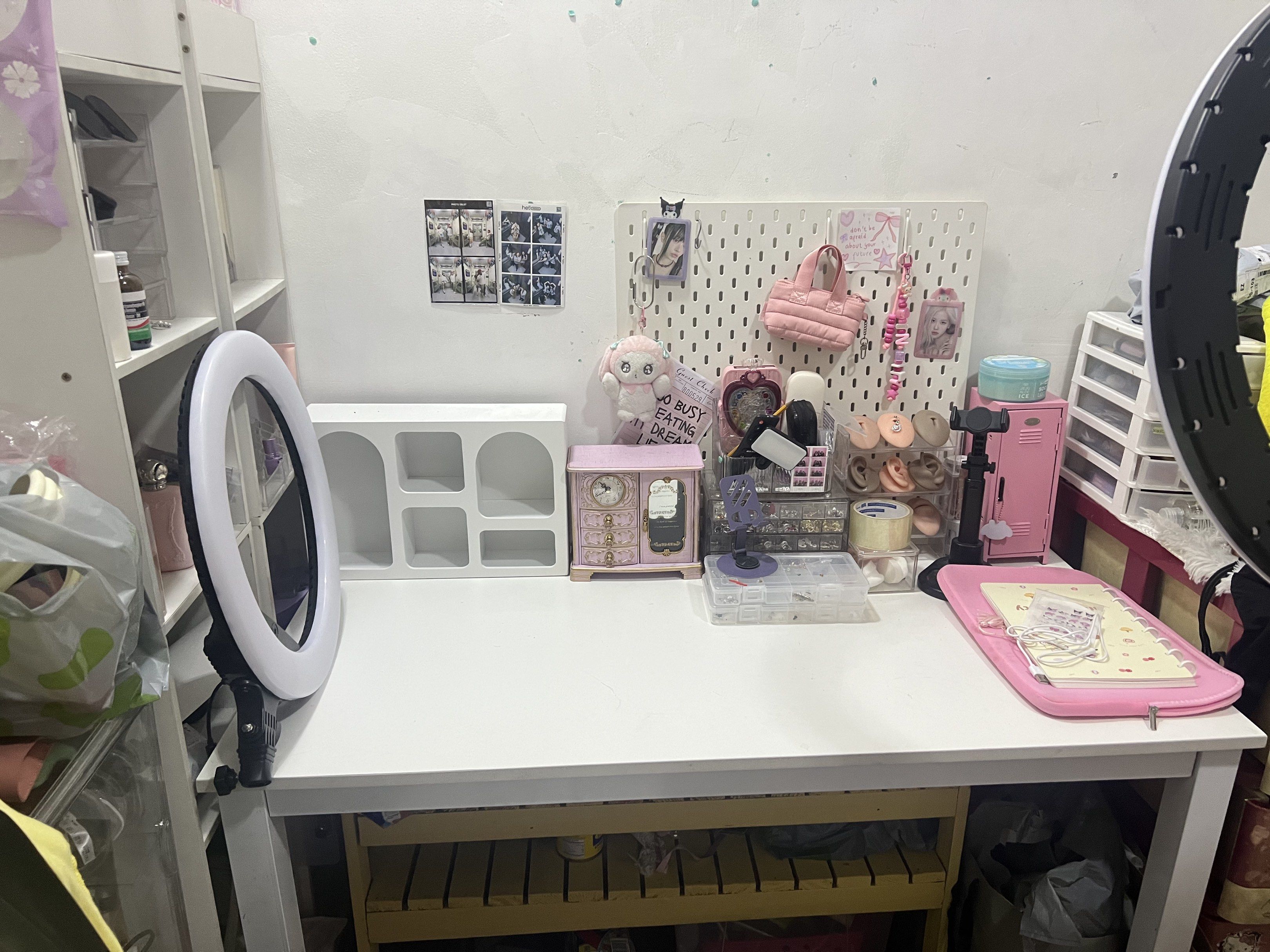 Study table (Category: Tables & Sets) located in Malabon City. Submitted by pinkvault (Listing ID 1418939229, Image 2). Description: Need clean yung table top Heavy duty since metal po yung stand Bought for 1800 pesos Rfs: will upgrade.