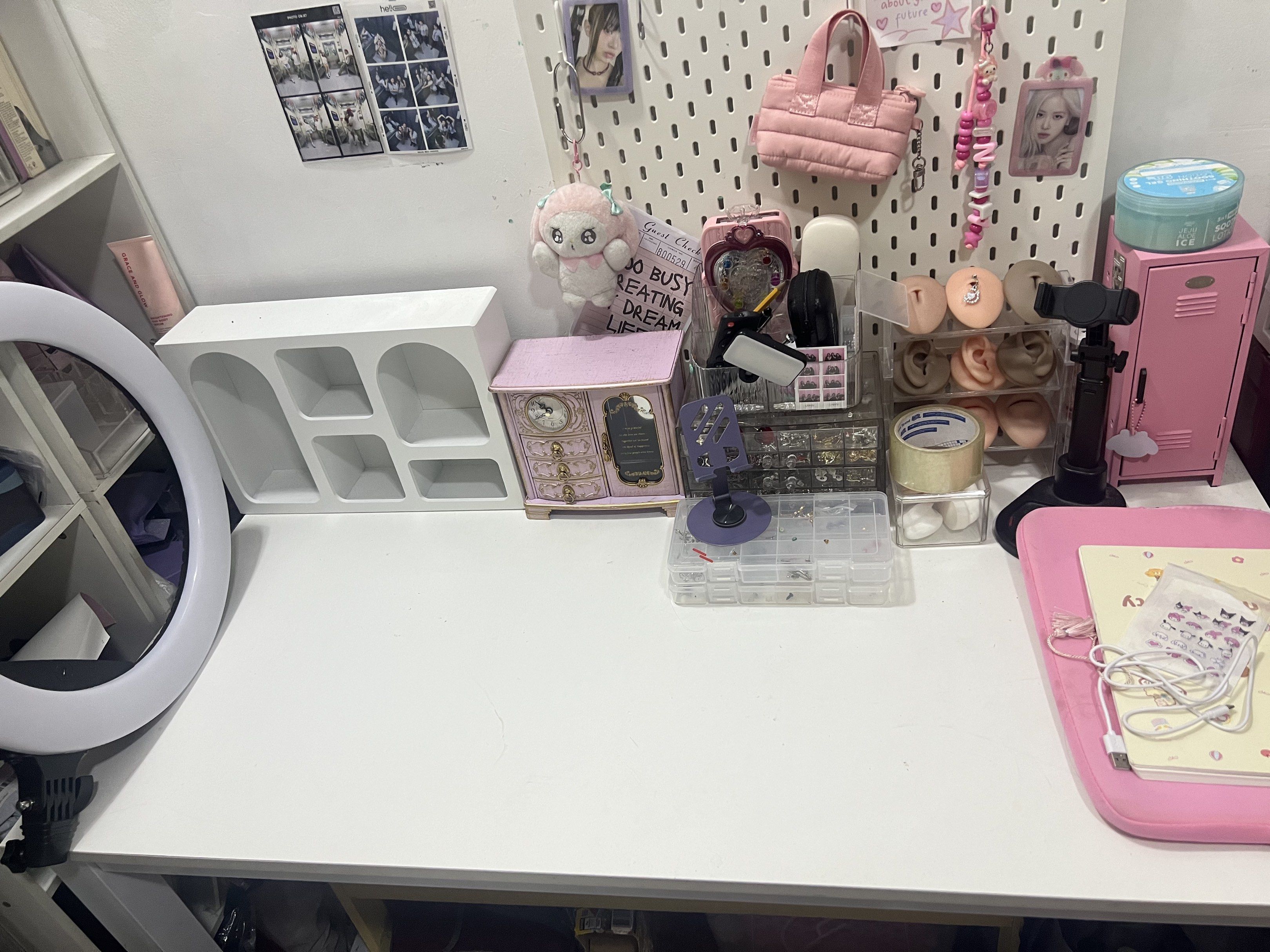 Study table (Category: Tables & Sets) located in Malabon City. Submitted by pinkvault (Listing ID 1418939229, Image 3). Description: Need clean yung table top Heavy duty since metal po yung stand Bought for 1800 pesos Rfs: will upgrade.