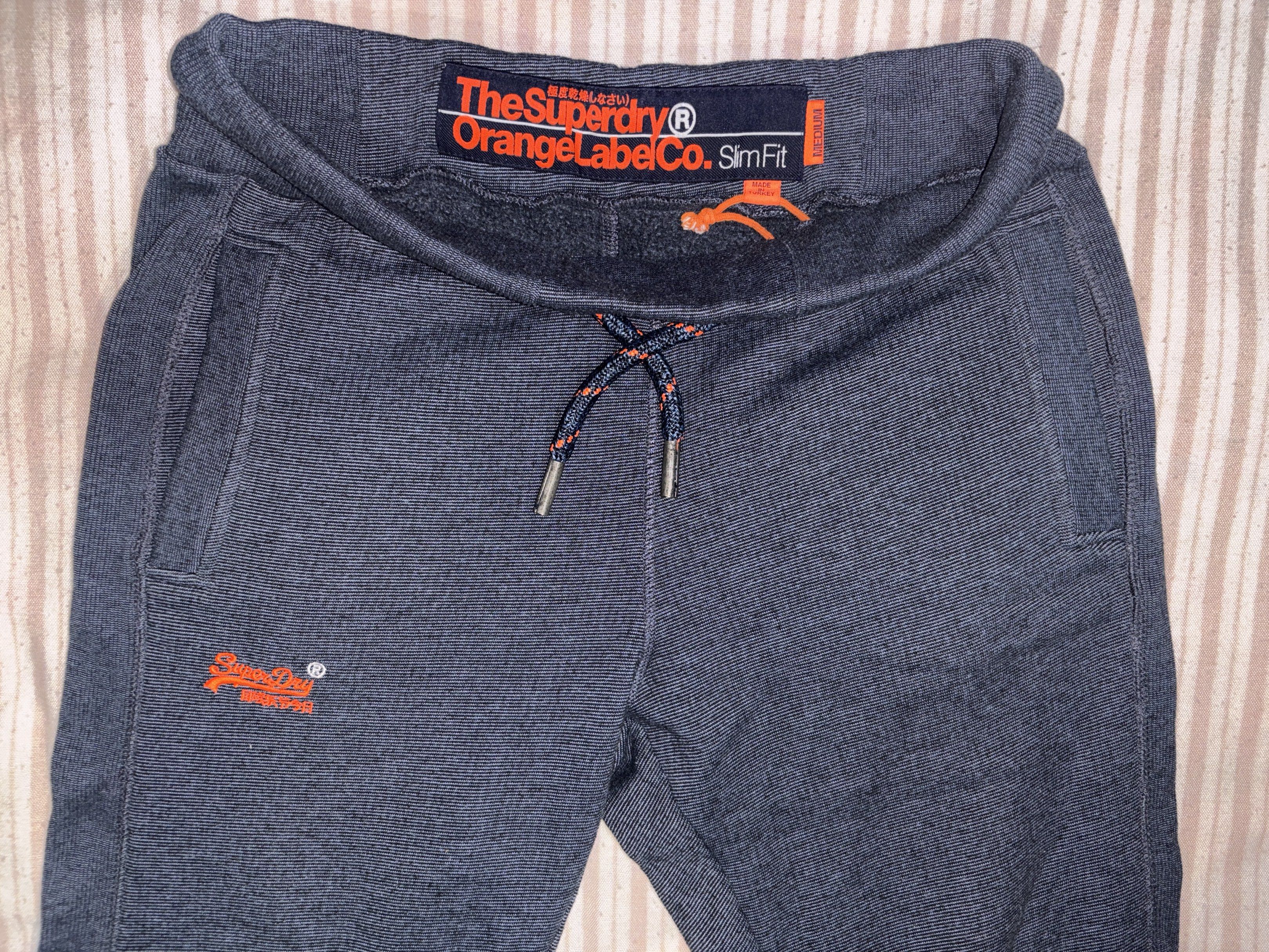 Superdry Orange Label Slim Fit Sweatpants (Category: Joggers) located in Cainta. Submitted by tobieslr (Listing ID 1418969265, Image 3). Description: MENS SUPERDRY ORANGE LABEL SLIMFIT JOGGERS BLUE/NAVY COLOR PRE-OWNED SIZE MEDIUM BOUGHT IN UK PRICE: 500 MOP: GCASH/BANK TRANSFER MOD: LALAMOVE/GRAB/ANGKAS FOR SAME DAY DELIVERY.