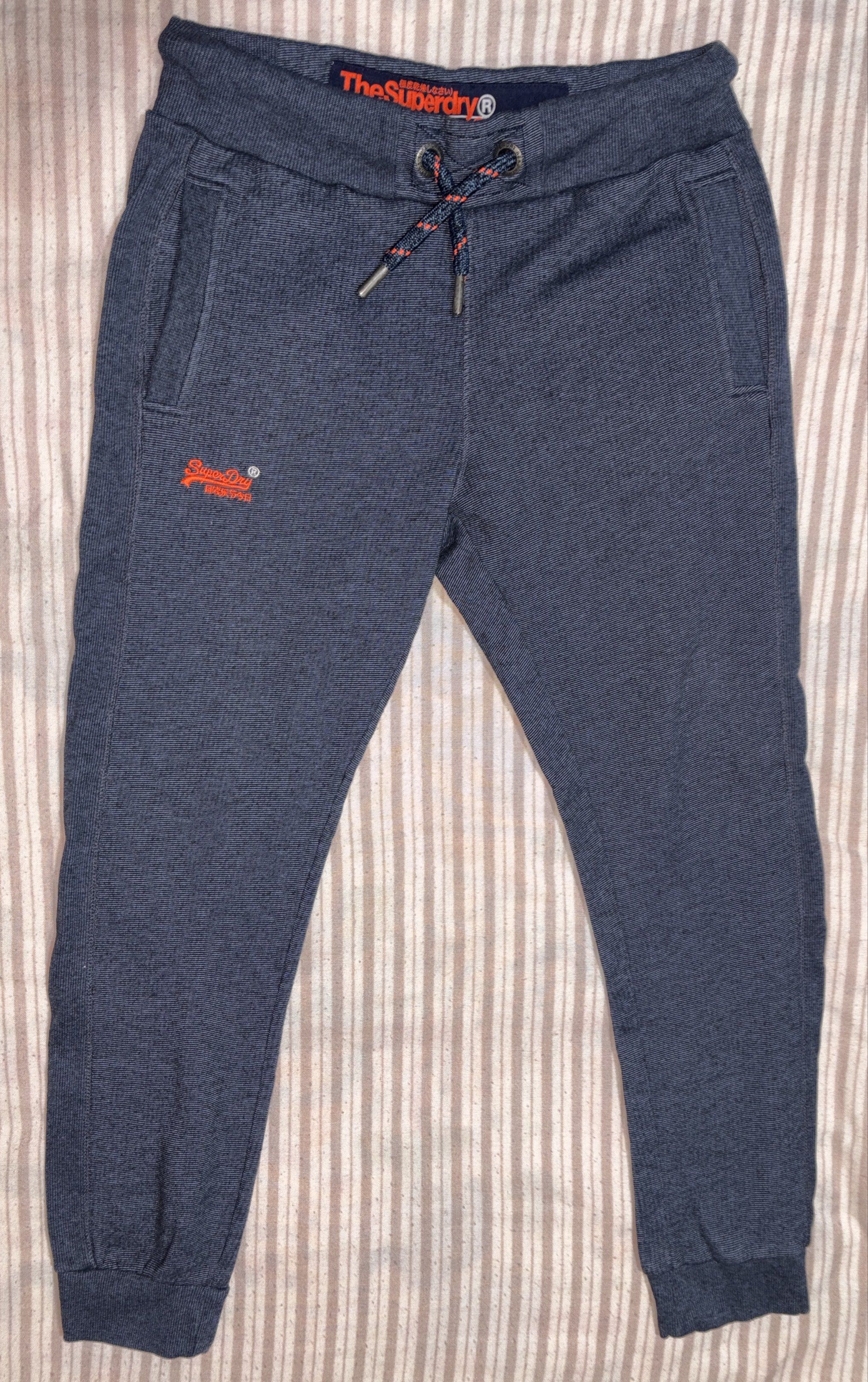 Superdry Orange Label Slim Fit Sweatpants (Category: Joggers) located in Cainta. Submitted by tobieslr (Listing ID 1418969265, Image 1). Description: MENS SUPERDRY ORANGE LABEL SLIMFIT JOGGERS BLUE/NAVY COLOR PRE-OWNED SIZE MEDIUM BOUGHT IN UK PRICE: 500 MOP: GCASH/BANK TRANSFER MOD: LALAMOVE/GRAB/ANGKAS FOR SAME DAY DELIVERY.