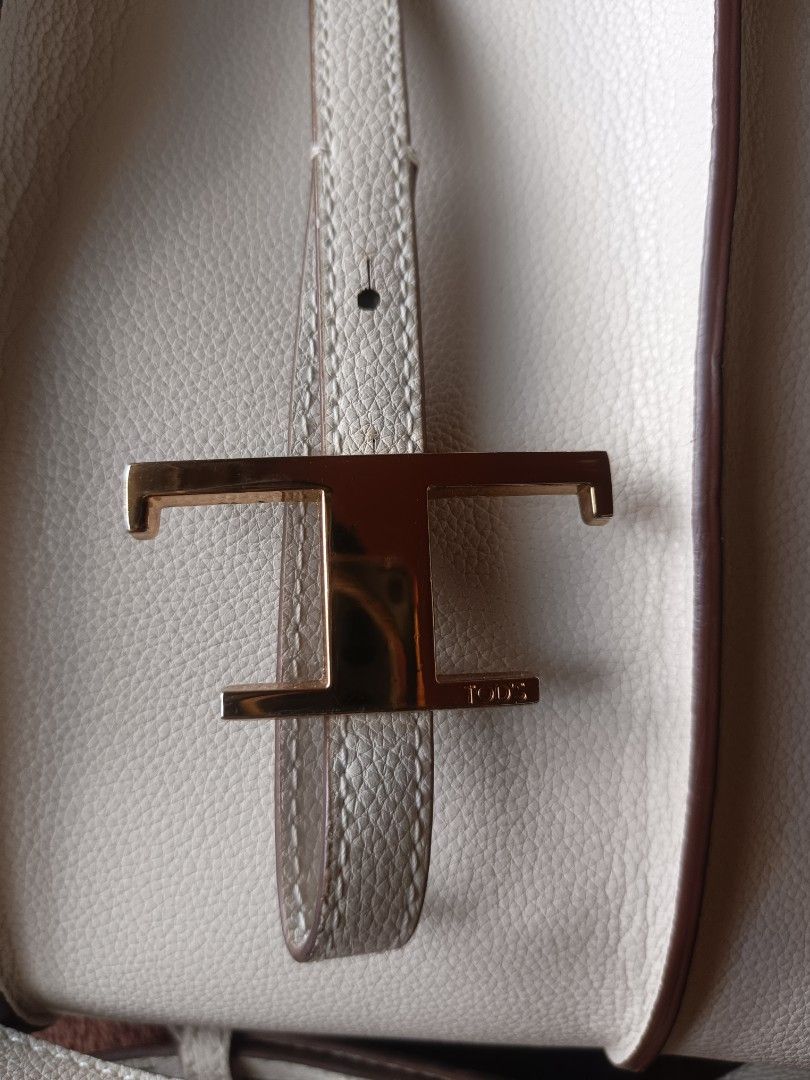 Tod's Timeless Mini leather tote bag (Category: Luxury Bags & Wallets) located in Quezon City. Submitted by thriftymnl_ (Listing ID 1418799662, Image 3). Description: .