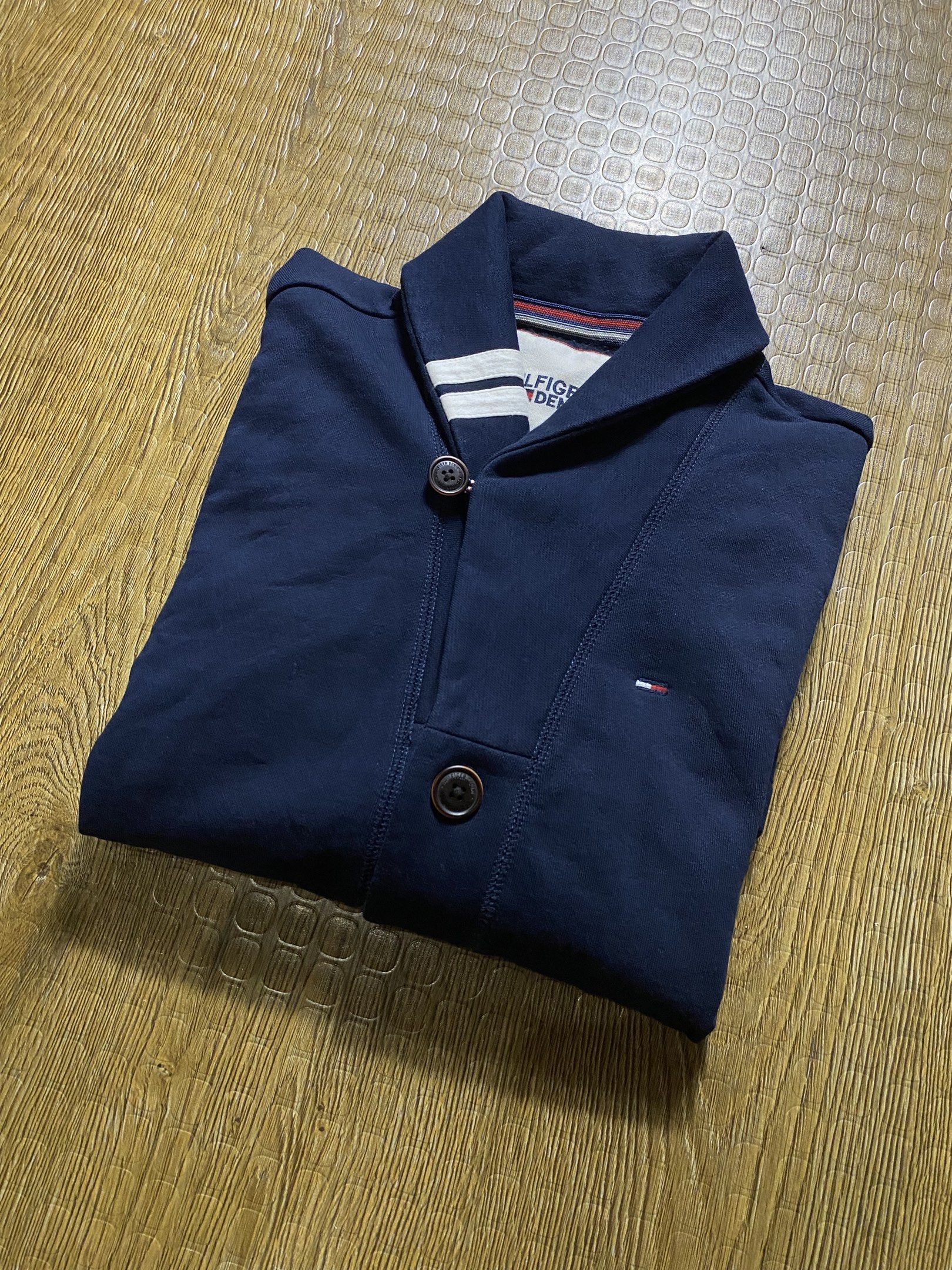 Tommy Hilfiger Denim Shawl Collar Sweater (Category: Coats, Jackets and Outerwear) located in San Fernando. Submitted by LukexCataleyaStuff (Listing ID 1418809015, Image 2). Description: TOMMY HIFIGER (Swal Collar/Navy Blue Botton Down Sweater) Small 26x18 Excelent to As New Condi 10/10 Price: P1,100 + SF.