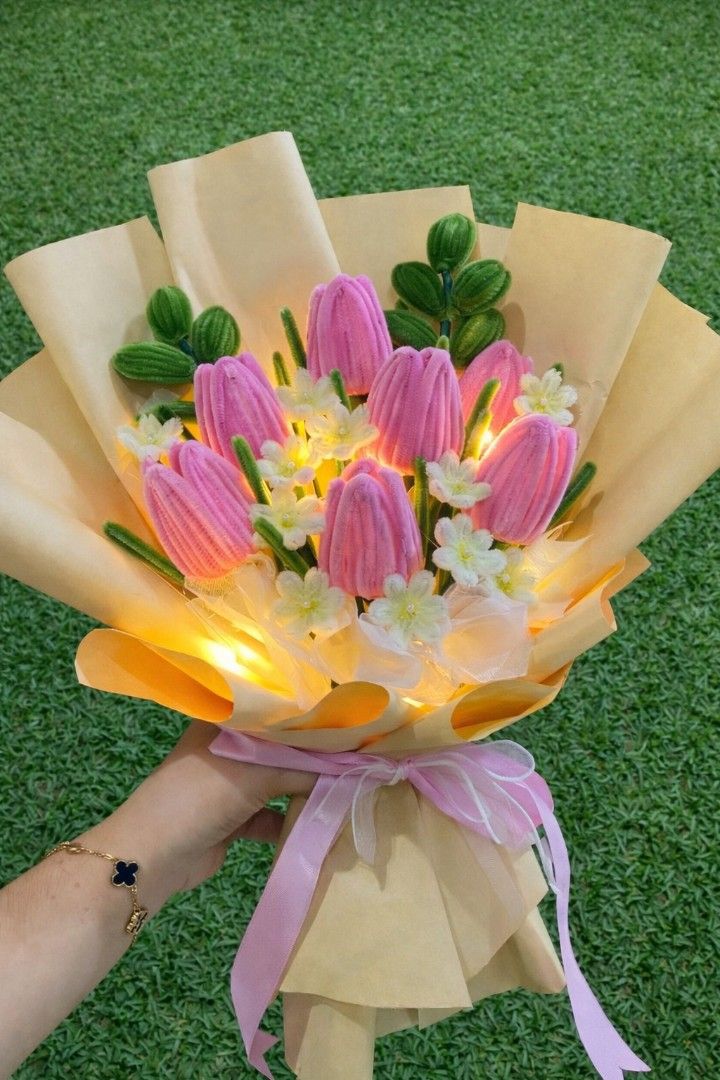 Tulip bouquet with fairy lights (Category: Flowers & Bouquets) located in Las Pinas. Submitted by thrifty_style (Listing ID 1418912502, Image 1). Description: .
