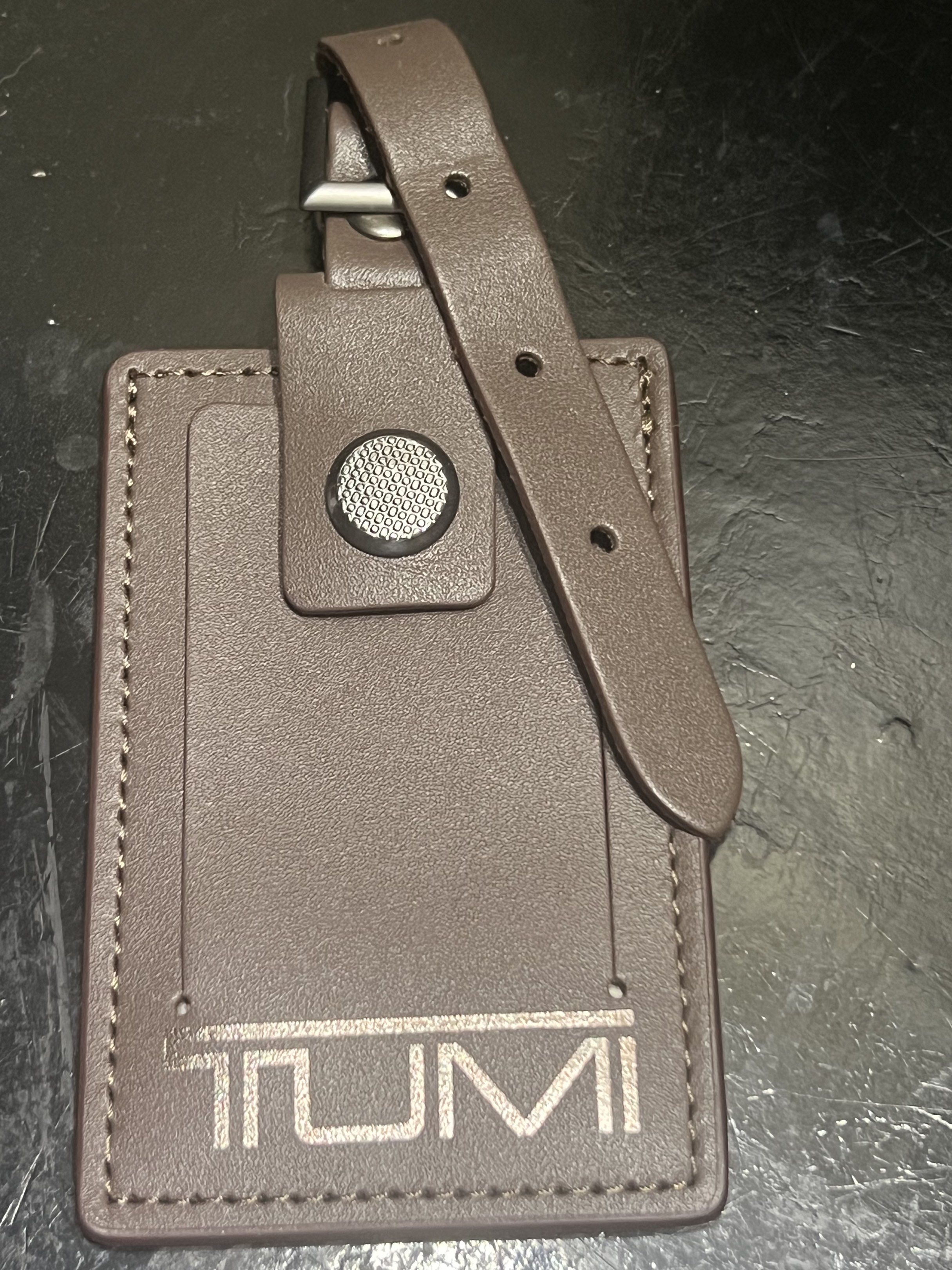 TUMI accessories (Category: Luxury Bags & Wallets) located in Quezon City. Submitted by emter (Listing ID 1418779920, Image 3). Description: TUMI (Original) accessories Bag tag (Bnew) Black with gold - 1,500 Brown - 1,350 Padlock Bnew - 1,300 Used - 950.