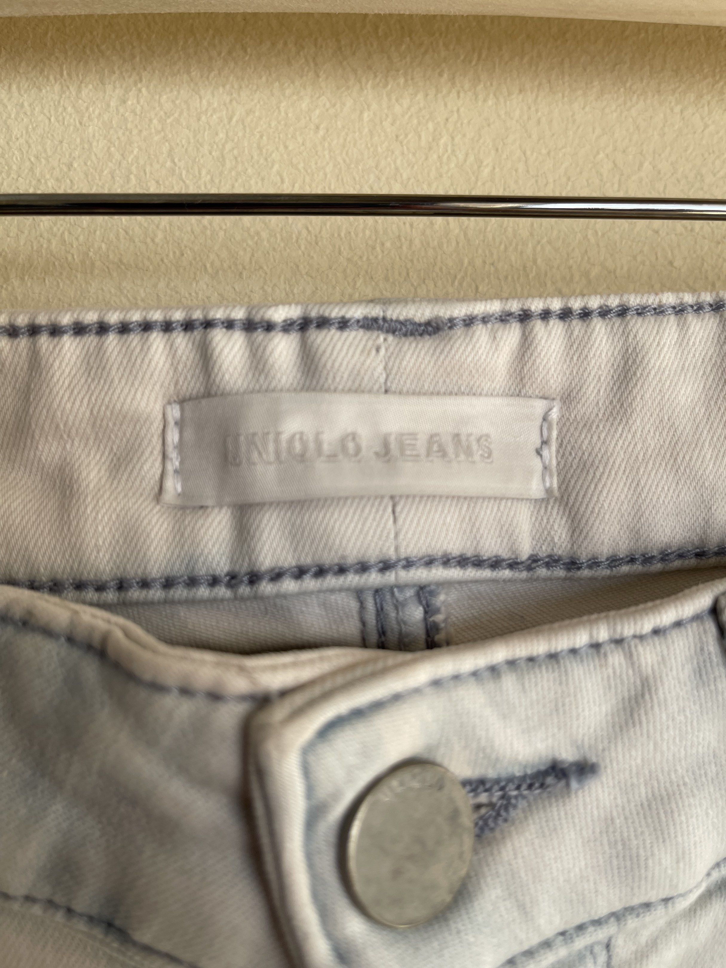 Uniqlo Jeans Size 25 (Category: Jeans) located in Quezon City. Submitted by k.closetphp (Listing ID 1418856877, Image 2). Description: - Uniqlo jeans - Light blue tie-dye wash - Size 25 - 63.5cm inseam - Material: 92% cotton, 6% polyester, 2% spandex - Button and zipper closure - Classic five-pocket design.