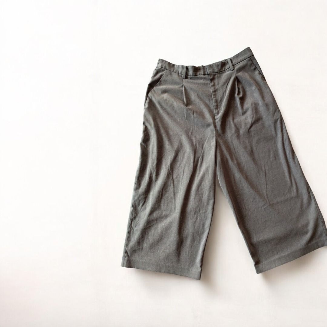 Uniqlo Wide Leg Trouser (Category: Jeans) located in Mandaluyong City. Submitted by msdeclutterfinds (Listing ID 1418829315, Image 1). Description: - Uniqlo Gray Wide-Leg Pants - Size: XL on tag. But best fit for Medium to Large built. - Waist: 75-81cm (31 to 32 inches) - Hips: 100-106cm - Length: 32 inches - Material: Polyester & Spandex - Features: Classic design with pleats - Perfect for a comfortable and stylish look.