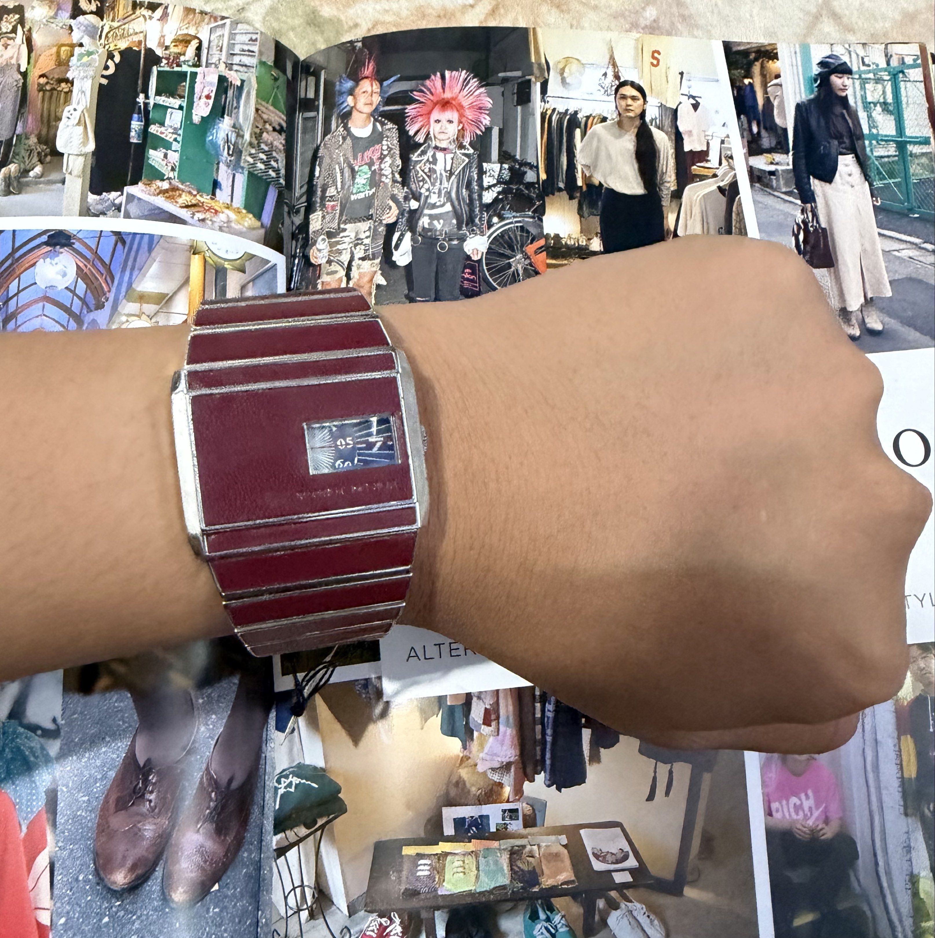 Vintage Planet Design Disc Watch Jumping Hour (Category: Luxury Watches) located in Zamboanga. Submitted by the.angura.store (Listing ID 1418975320, Image 3). Description: Vintage Planet Design Disc Watch Jumping Hour (Maroon) Very rare Planet Design disc watch from the 80’s. Minutes & hour displays on two rotating discs Japanese quartz movement (battery) Steel cover Solid steel band, folding clasp Strip unabridged. In good running condition, com