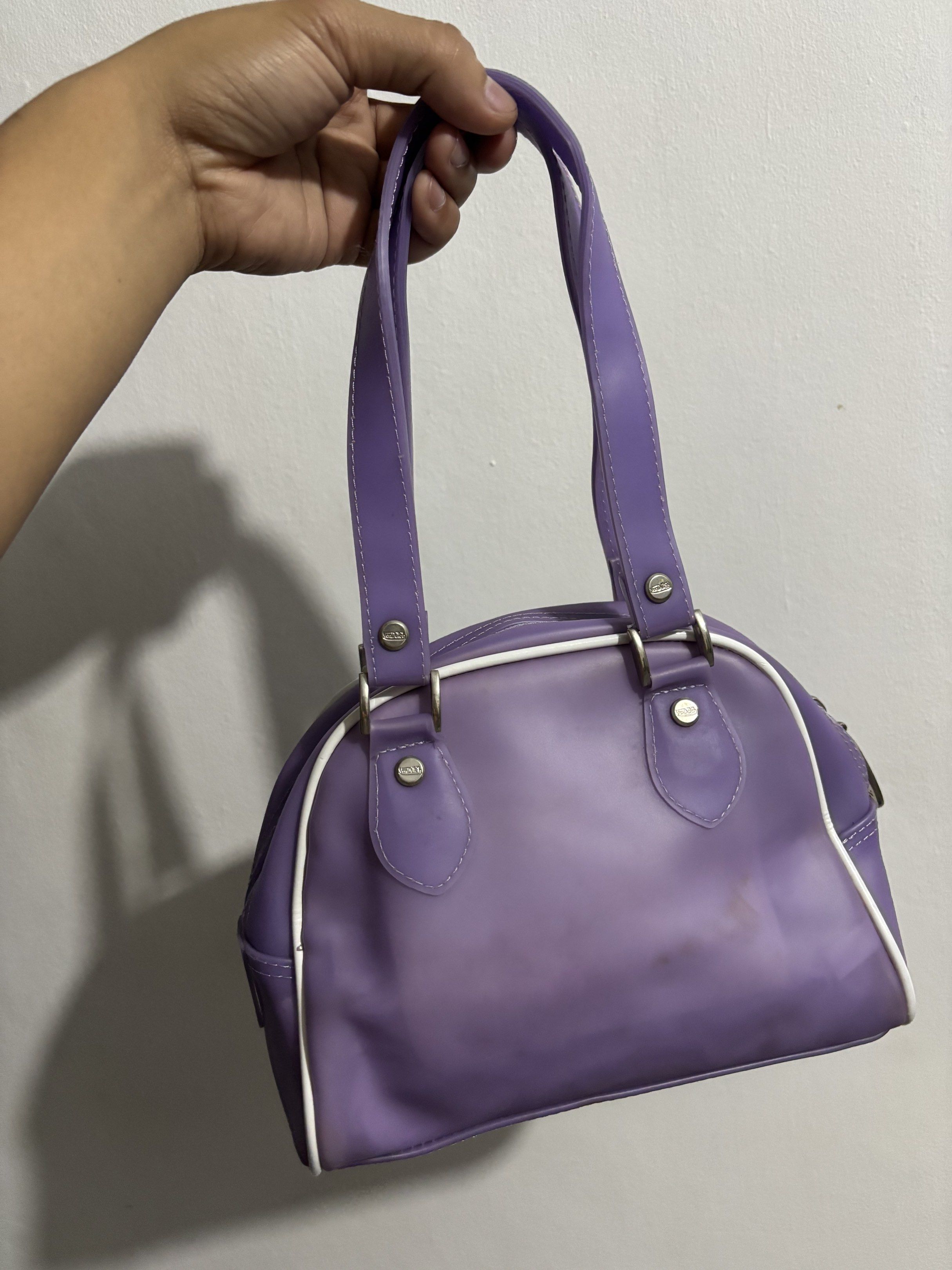 Von Dutch Purple Handbag (Category: Luxury Bags & Wallets) located in Manila. Submitted by kenriegab (Listing ID 1418814423, Image 2). Description: - Purple Von Dutch handbag - White trim - Top zipper closure - Dual top handles - White interior with zippered pocket - Von Dutch logo visible - Shows wear and tear.