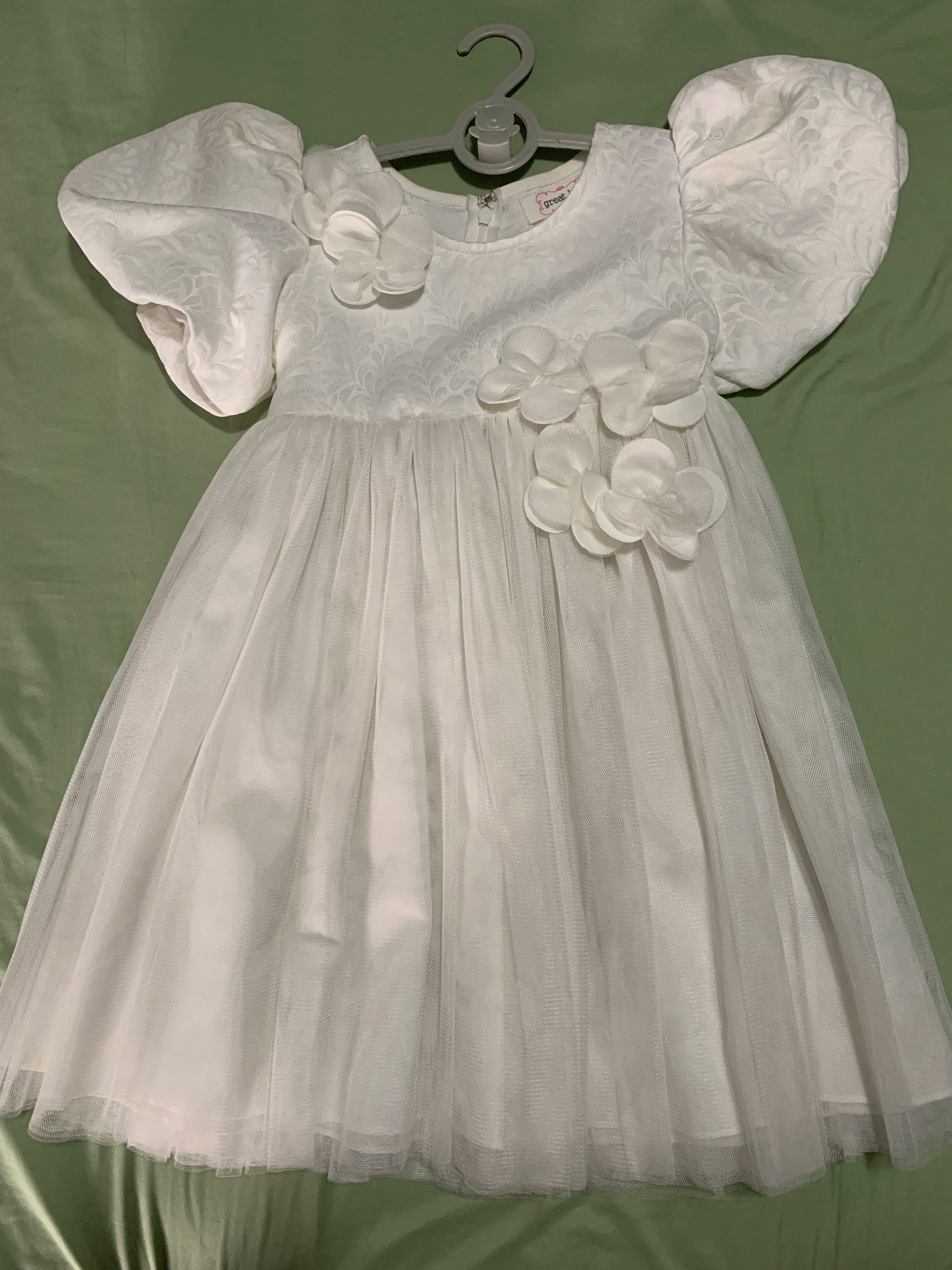 White Dress with Puff Sleeves - used once (Category: Babies & Kids Fashion) located in Pasig City. Submitted by dc_declutters (Listing ID 1418819085, Image 1). Description: Perfect for graduation of preschooler RFS: Outgrown Used once only when my 3yo graduated from her playschool Can fit 2 to 4 year old kid Length: 24 inches Shoulders: 10 inches.
