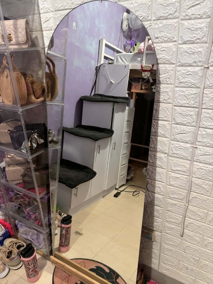 Whole body mirror with curve (Category: Mirrors) located in Rizal. Submitted by everythingfancy.ph (Listing ID 1418860934, Image 1). Description: rfs: migrate to other country, matatambak lang original price: 6900.