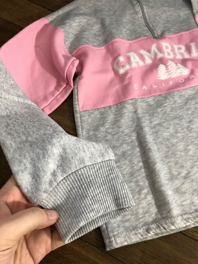 Women’s Sweatshirt (Category: Coats, Jackets and Outerwear) located in Quezon City. Submitted by flrsngl21 (Listing ID 1418781830, Image 3). Description: Color: Pink & Grey • Soft and comfy fabric • Casual, cozy everyday wear • Easy to style with jeans or joggers • Well-kept / good condition 📚 Selling to help fund my acads 💌 Message me if interested!.