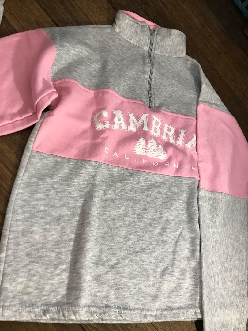Women’s Sweatshirt (Category: Coats, Jackets and Outerwear) located in Quezon City. Submitted by flrsngl21 (Listing ID 1418781830, Image 2). Description: Color: Pink & Grey • Soft and comfy fabric • Casual, cozy everyday wear • Easy to style with jeans or joggers • Well-kept / good condition 📚 Selling to help fund my acads 💌 Message me if interested!.