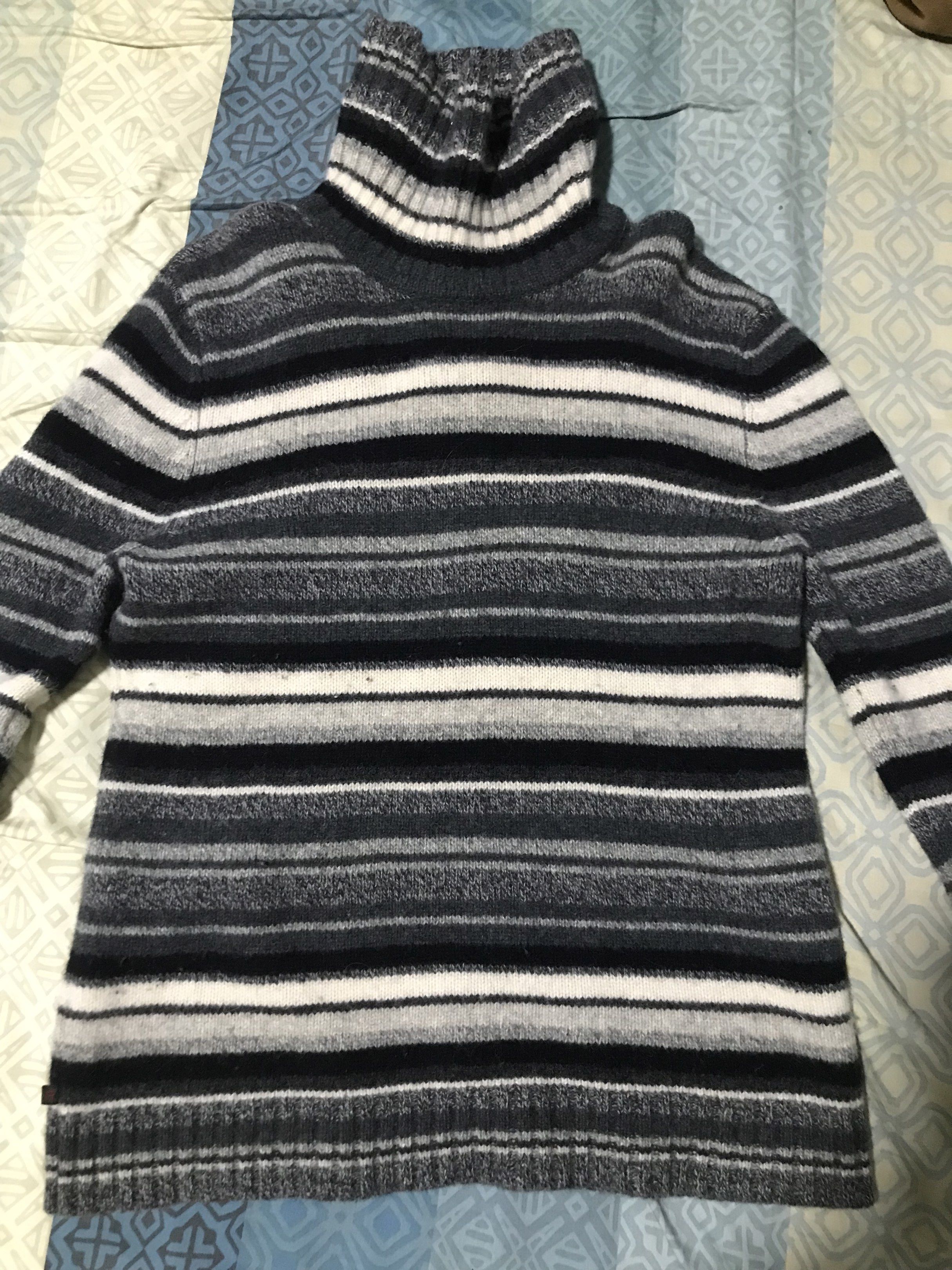 Wool Winter Ralph Lauren Turtleneck Sweater (Category: Coats, Jackets and Outerwear) located in Las Pinas. Submitted by kate0_flower (Listing ID 1418926118, Image 1). Description: Ralph Lauren Sweater RFS: too many sweaters Comfy and perfect for winter Vintage Can fit small to large.