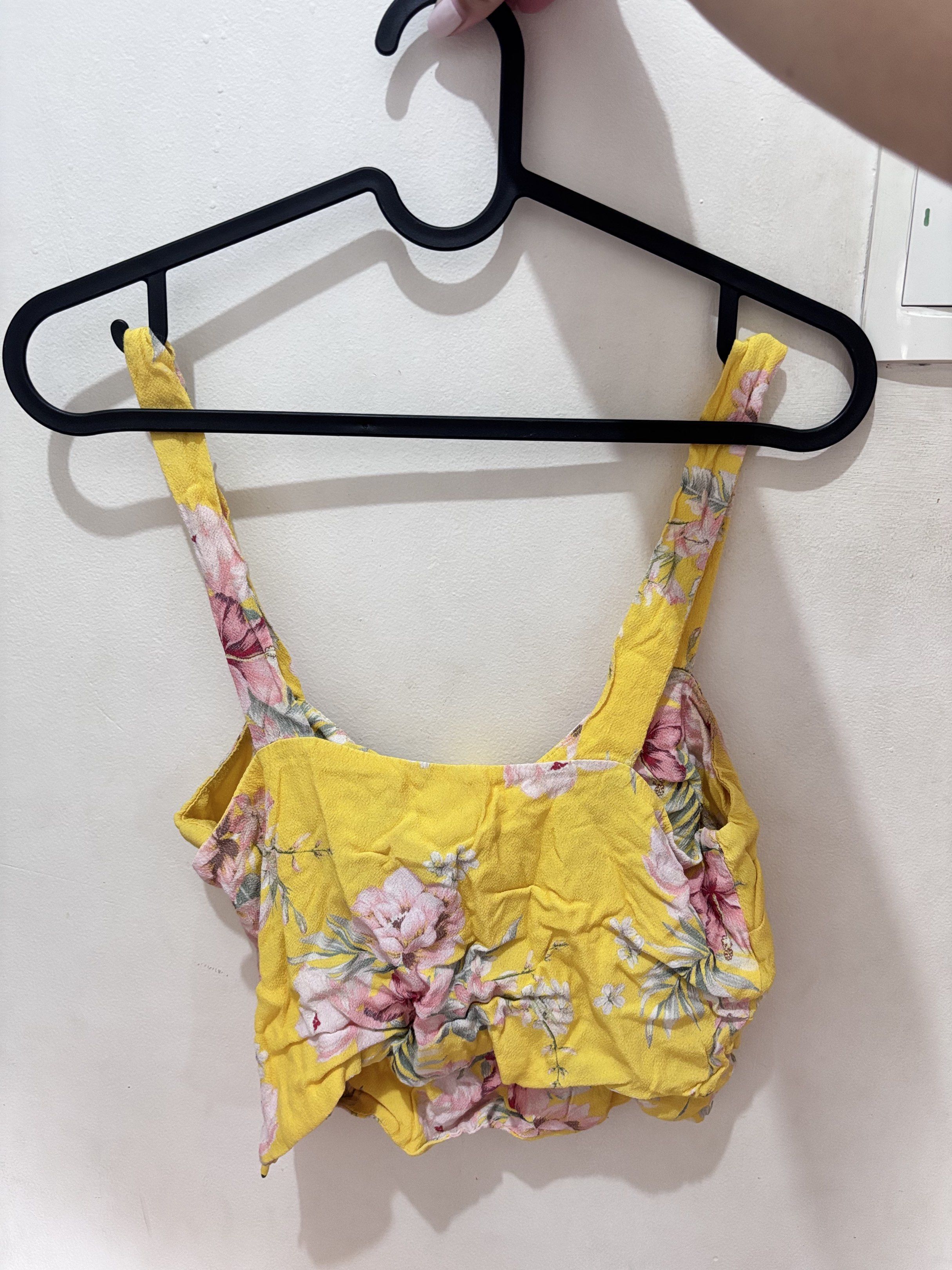 Yellow Floral Crop Top (Category: Others Tops) located in Meycauayan. Submitted by declutter0403 (Listing ID 1418845767, Image 2). Description: - Yellow crop top - Floral print design - Wide straps - Tie detail at front - Made of lightweight fabric - Ideal for warm weather - Pairs well with high-waisted bottoms.