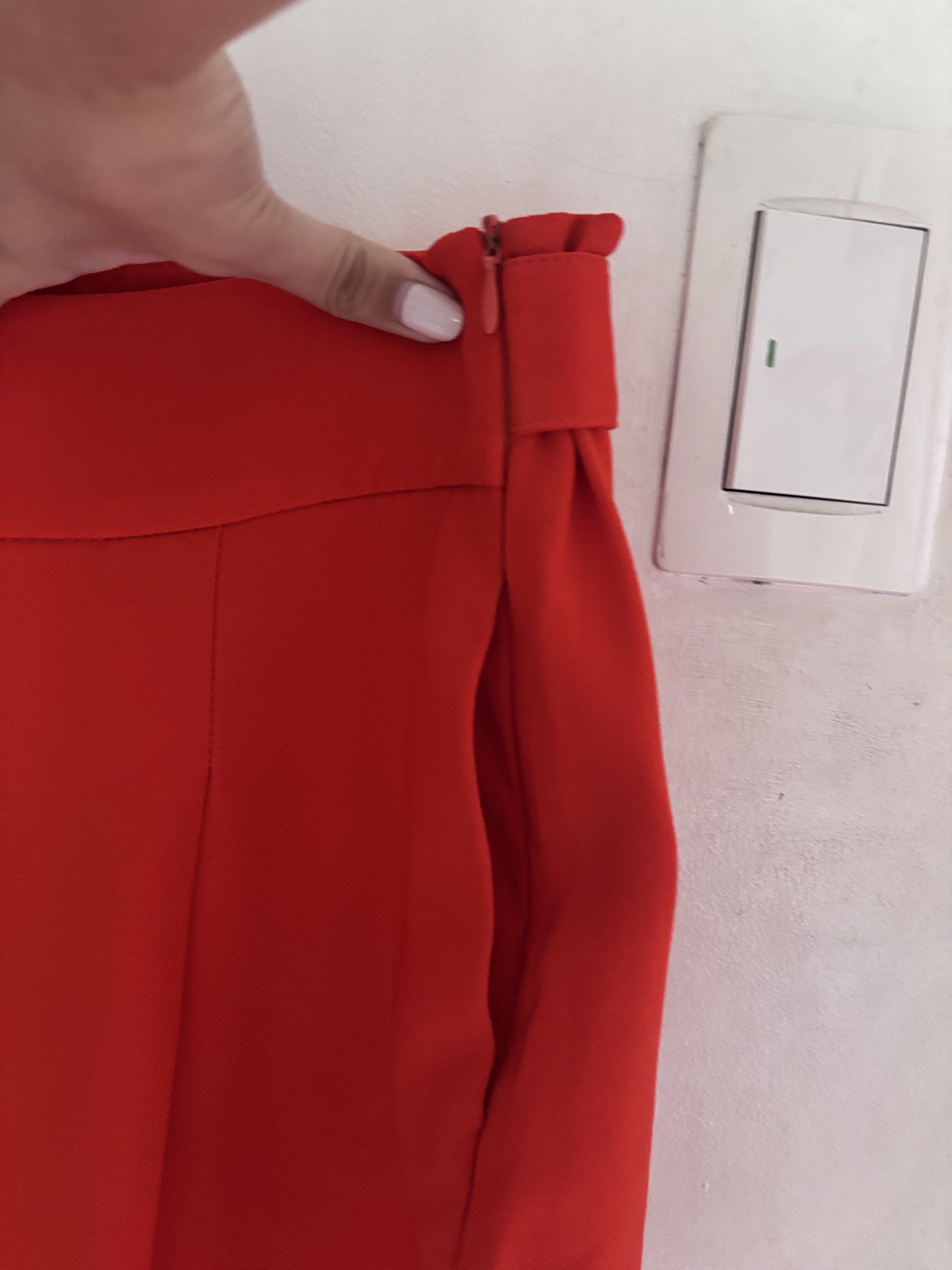 Zara Basic Red Pants (Category: Jeans) located in Meycauayan. Submitted by declutter0403 (Listing ID 1418816165, Image 3). Description: - Zara Basic red pants - High-waisted - Belt loops and zipper closure - Two back pockets - Size: EUR XS, US XS, MEX 24 - Made in Spain.