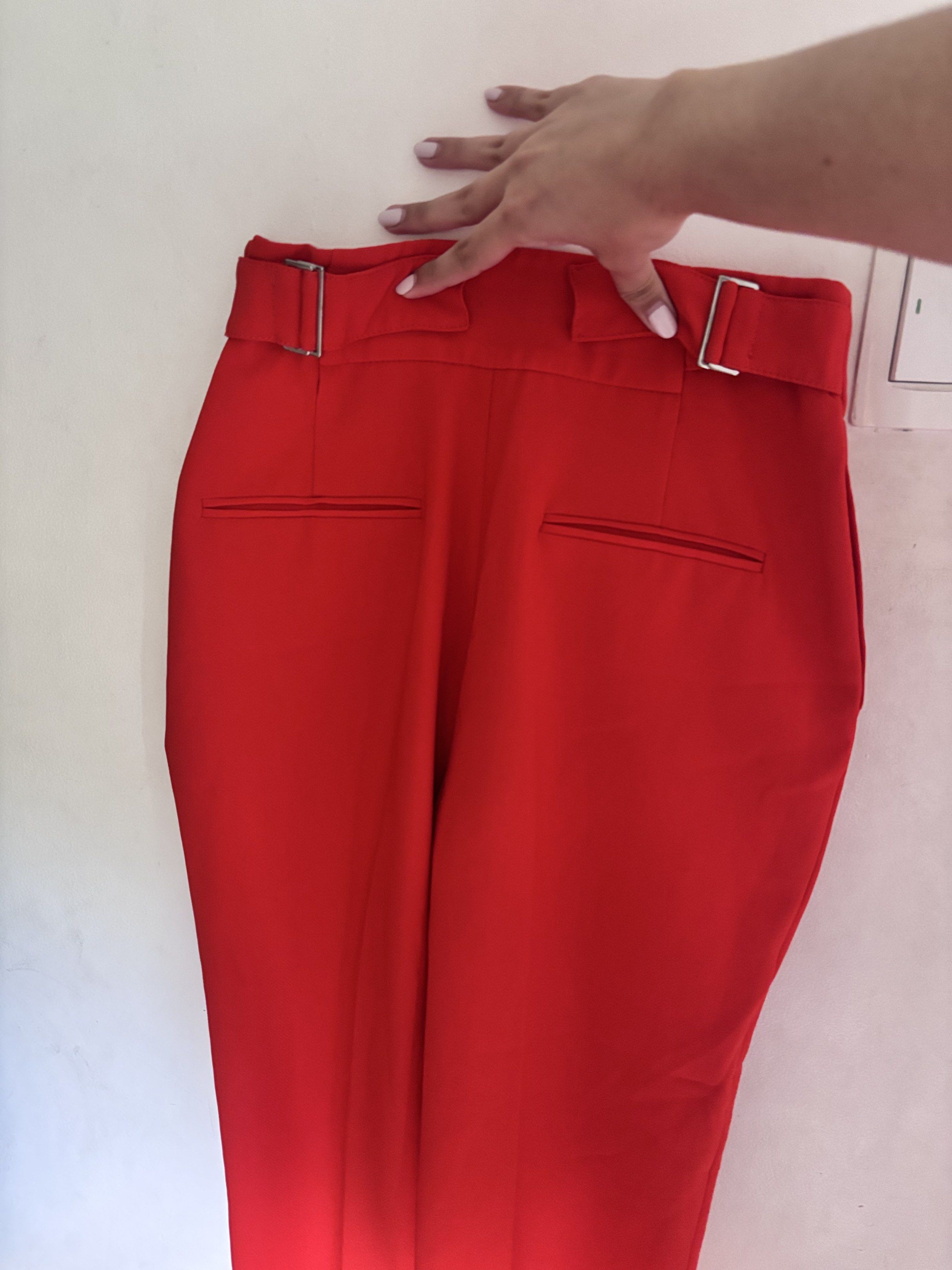 Zara Basic Red Pants (Category: Jeans) located in Meycauayan. Submitted by declutter0403 (Listing ID 1418816165, Image 2). Description: - Zara Basic red pants - High-waisted - Belt loops and zipper closure - Two back pockets - Size: EUR XS, US XS, MEX 24 - Made in Spain.