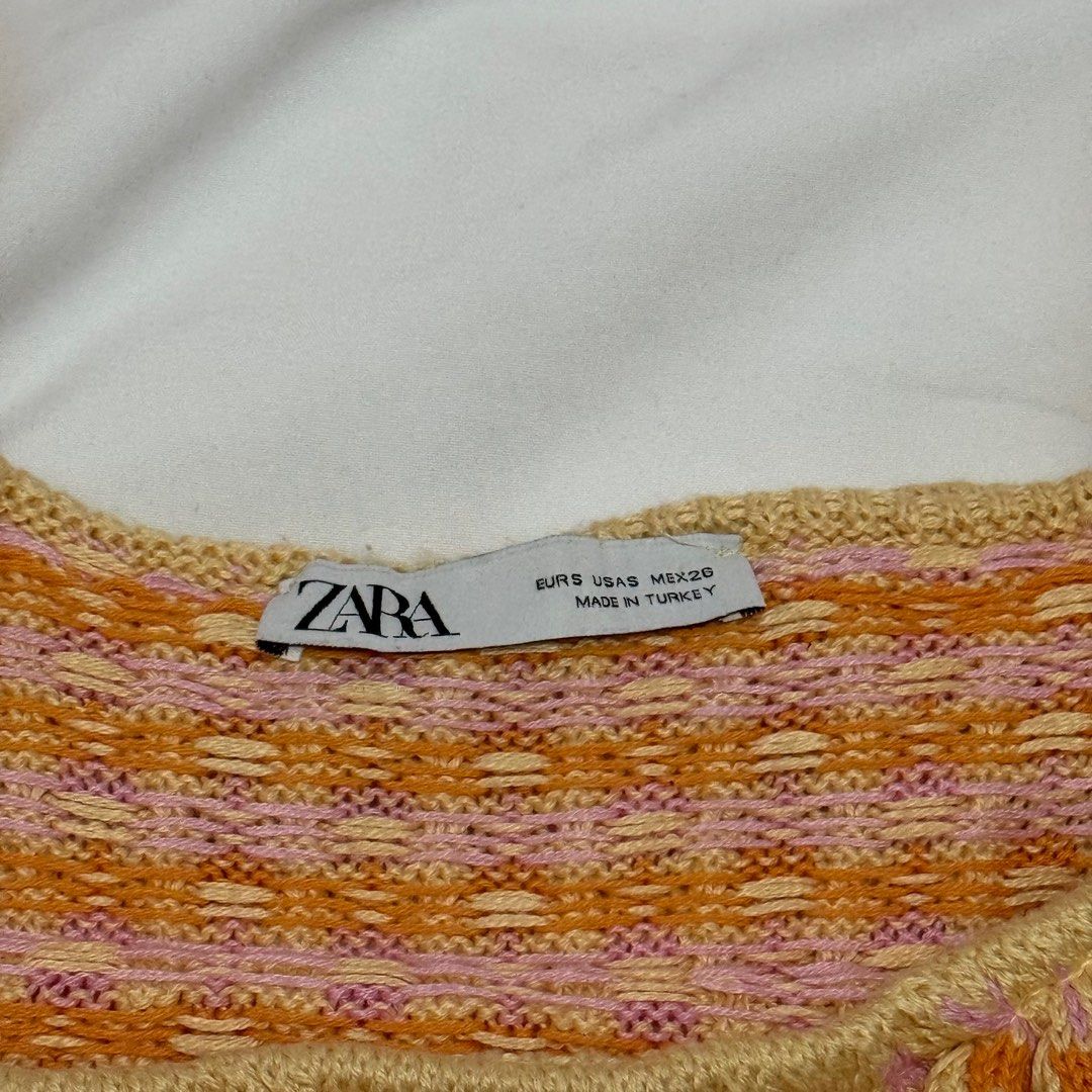Zara Knit Frill Top (Category: Sleeveless) located in Manila. Submitted by shop.declutter (Listing ID 1418916347, Image 2). Description: So cute in person 🥰 Fits xs to small Cropped.