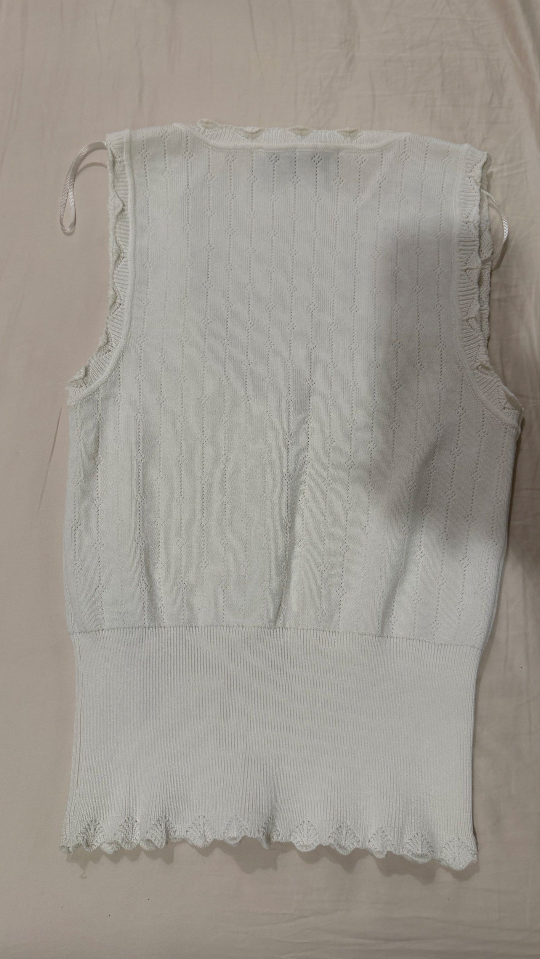 Zara Knitted white sleeveless top (Category: Blouses) located in Quezon City. Submitted by preloved__cw (Listing ID 1418916482, Image 2). Description: Zara Knitted Sleeveless top in Color White Size XS but fits xs-small frames 10/10 condition! Fave top 🫶🏼 Rfs: decluttering.