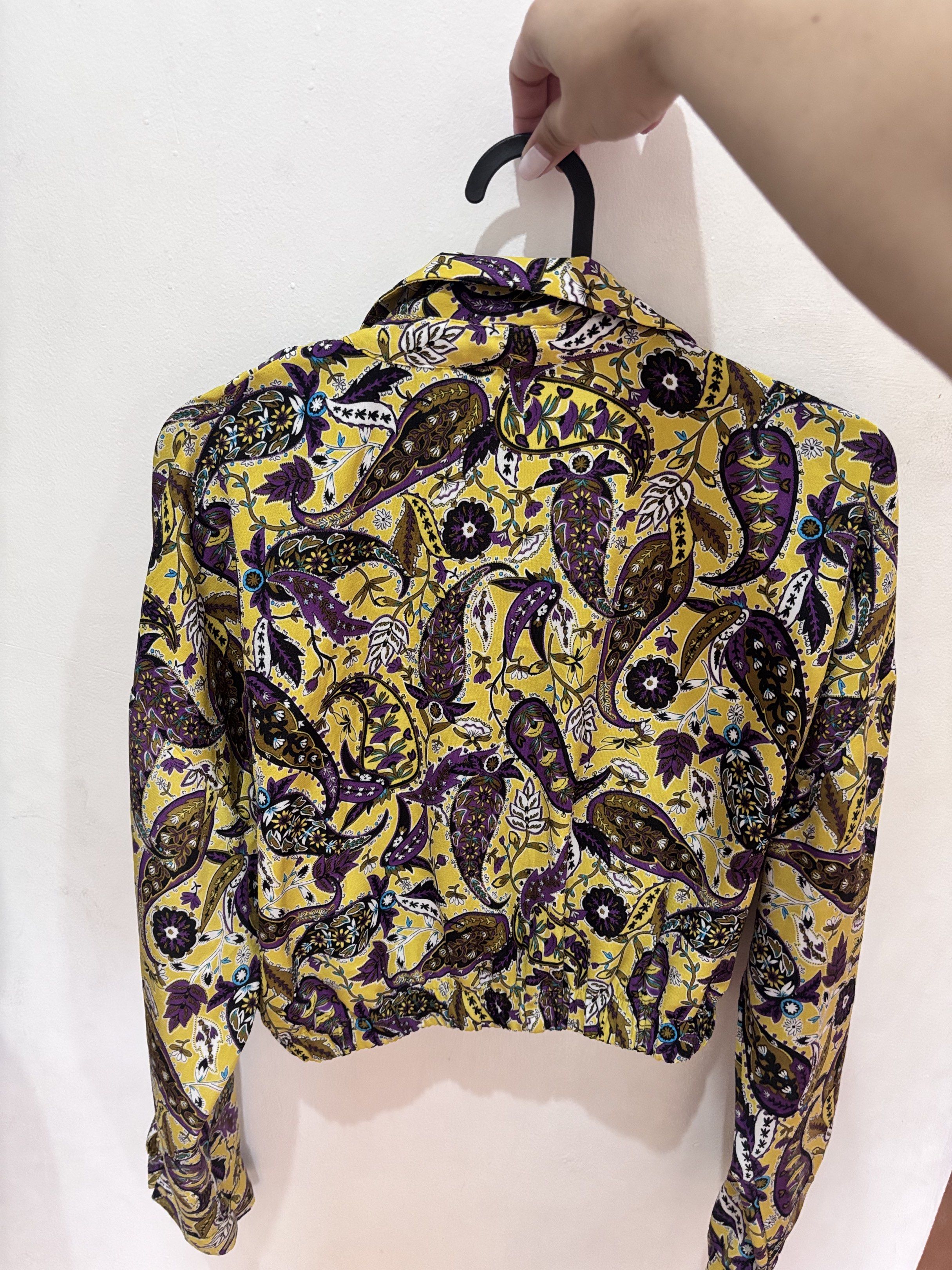 Zara Paisley Print Cropped Blouse (Category: Blouses) located in Meycauayan. Submitted by declutter0403 (Listing ID 1418817159, Image 3). Description: - Zara paisley blouse - Vibrant yellow and purple print - Cropped, knotted style - Size S - Long sleeves - Collared neckline - Button-down closure - Elastic hem at the back.