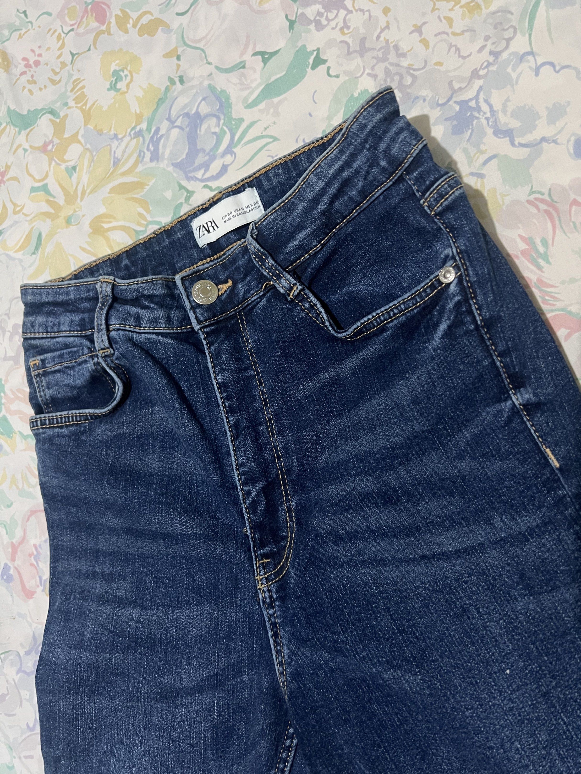 ZARA Slim Jeggings (Category: Jeans) located in Quezon City. Submitted by labnstyle (Listing ID 1418895038, Image 1). Description: Preloved but only used 2x Can fit 24-26 waistline but medium on tag. Lightly stretch. Bought in Zara BGC..