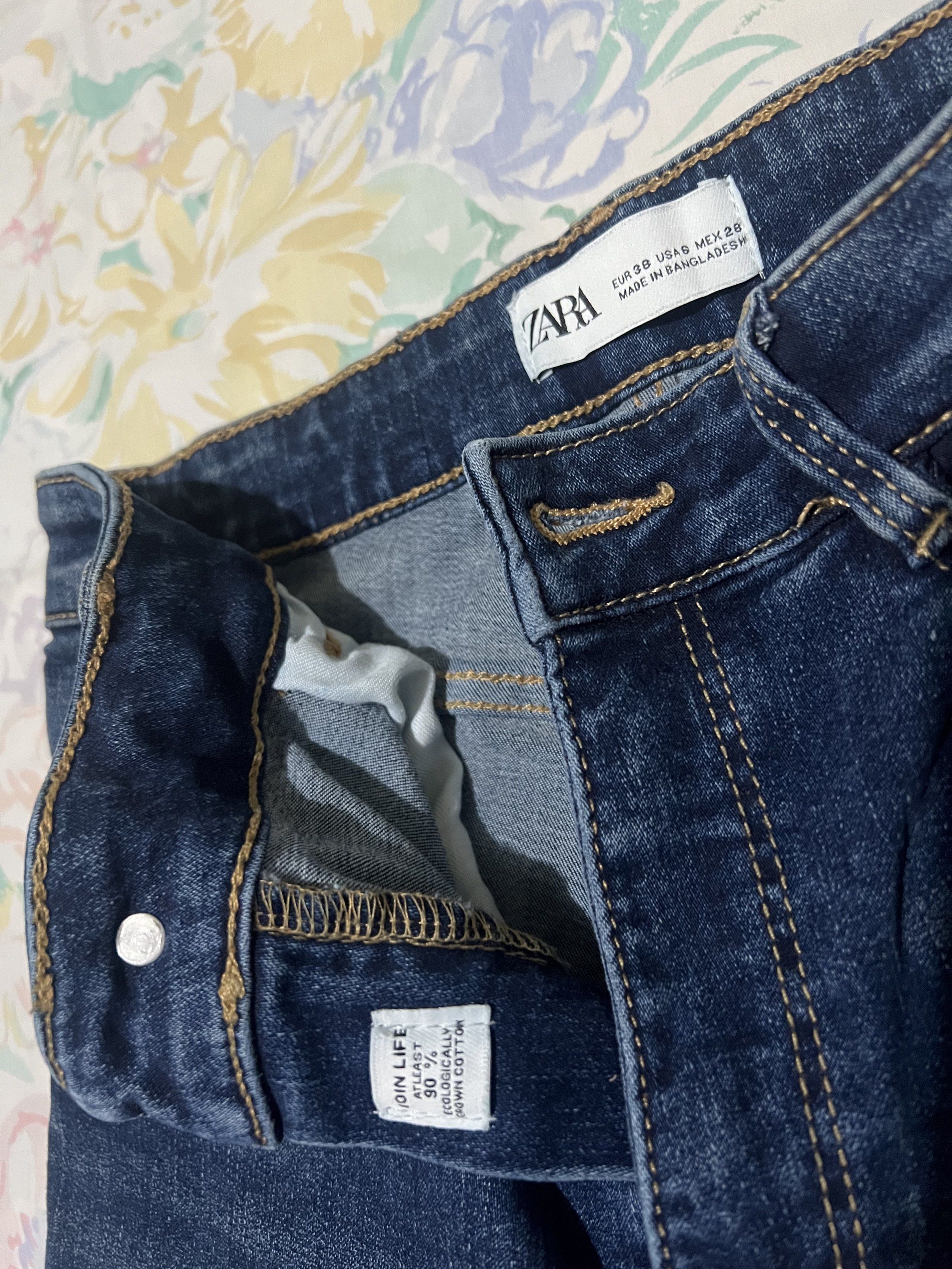ZARA Slim Jeggings (Category: Jeans) located in Quezon City. Submitted by labnstyle (Listing ID 1418895038, Image 2). Description: Preloved but only used 2x Can fit 24-26 waistline but medium on tag. Lightly stretch. Bought in Zara BGC..