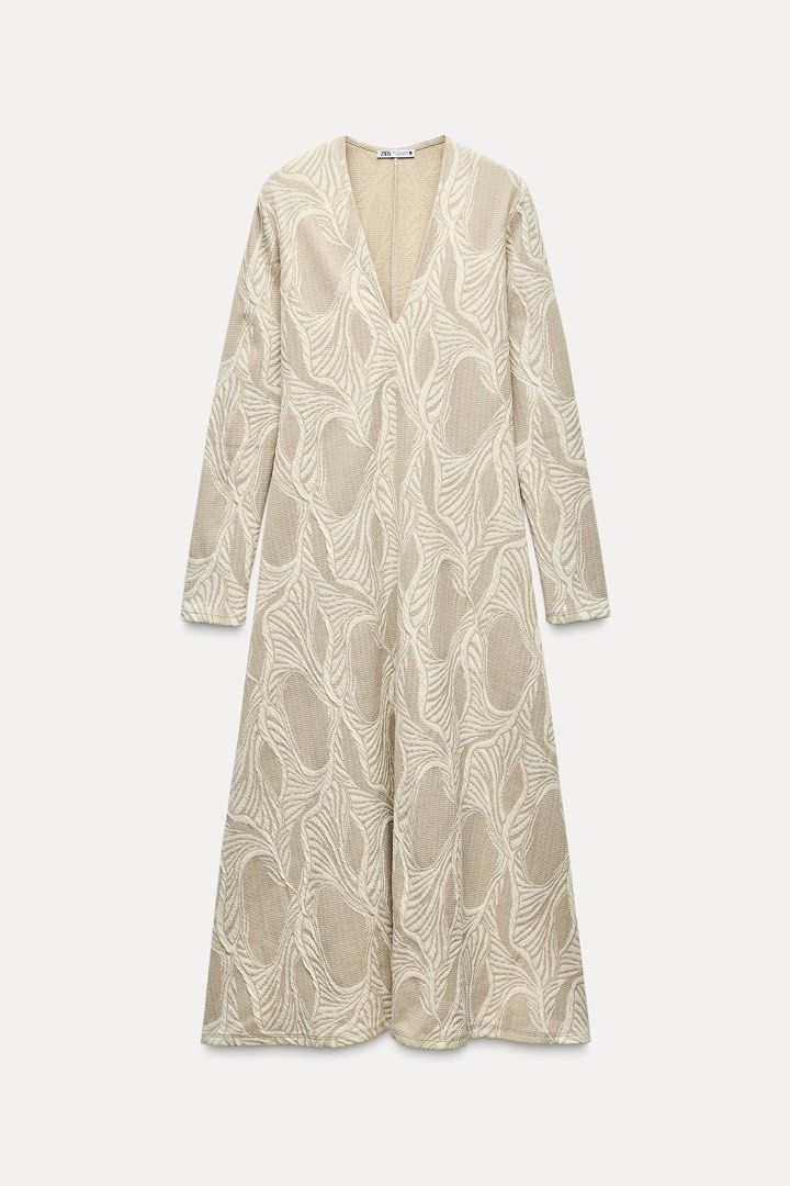 Zara Textured Maxi Dress (Category: Dresses) located in Manila. Submitted by shop.declutter (Listing ID 1418916859, Image 1). Description: Very classy in person Fits xs to small.