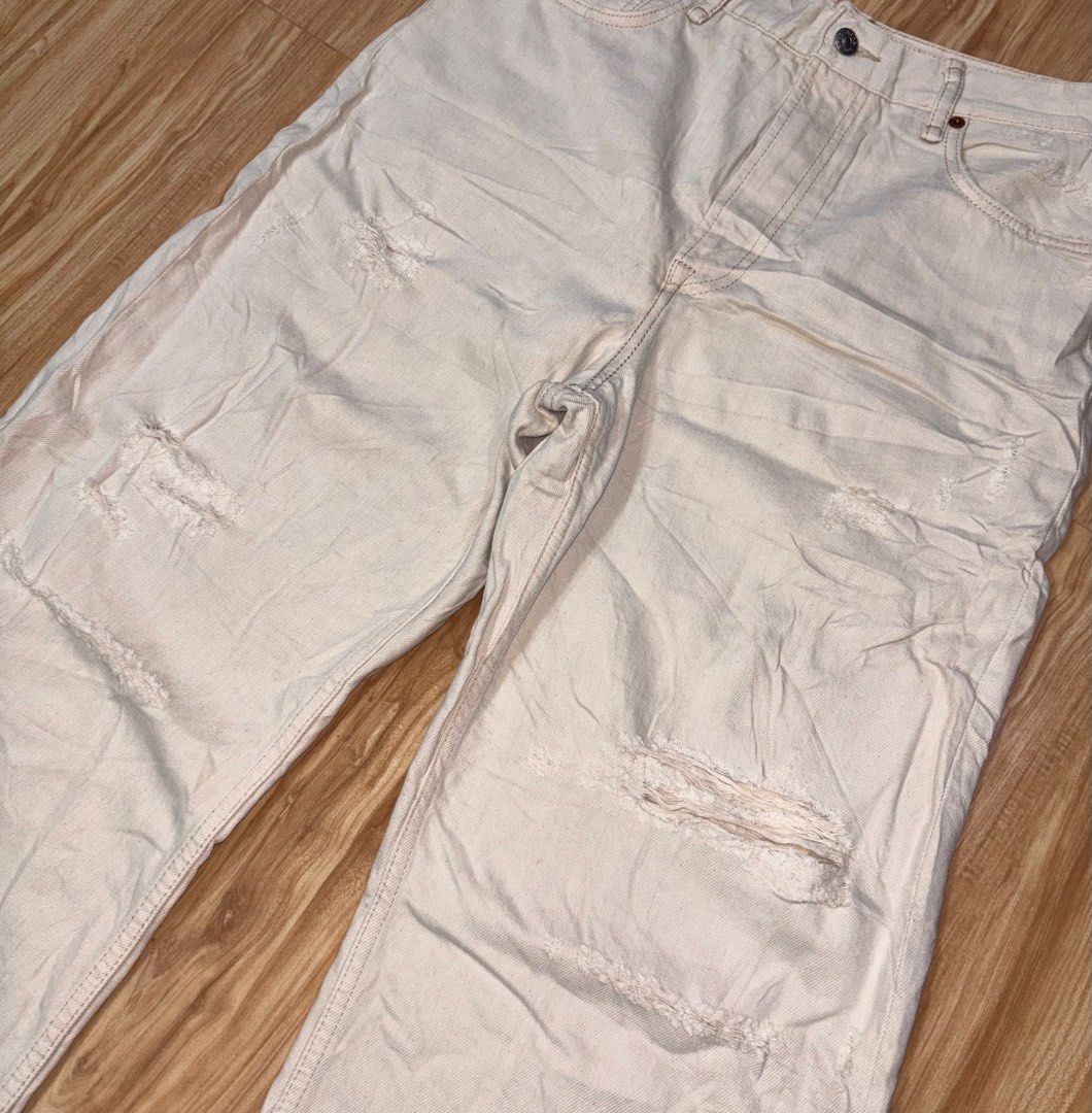 Acne Studios 2022 Spilt White Jeans (Category: Jeans) located in Bago City. Submitted by christiaaan0515 (Listing ID 1413575666, Image 2). Description: - Acne Studios Spilt White Jeans - High-waisted - Distressed details - Size: EUR 29/30 - Made in Italy - Wide leg opening - Two back pockets - Leather Acne Studios logo patch.