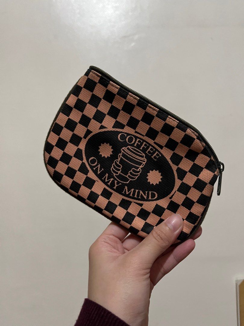 artwork accessories wallet (Category: Wallets & Card holders) located in Manila. Submitted by fcoll (Listing ID 1413518082, Image 1). Description: rfs: decluttering .