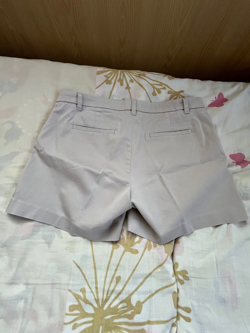 Banana Republic Shorts (Category: Shorts) located in Pasig City. Submitted by gjoconcepcion (Listing ID 1413521869, Image 3). Description: - Banana Republic shorts - Neutral color - Classic design - Front and back pockets - Button and zipper closure - Belt loops - Lightweight material - Ideal for warm weather.