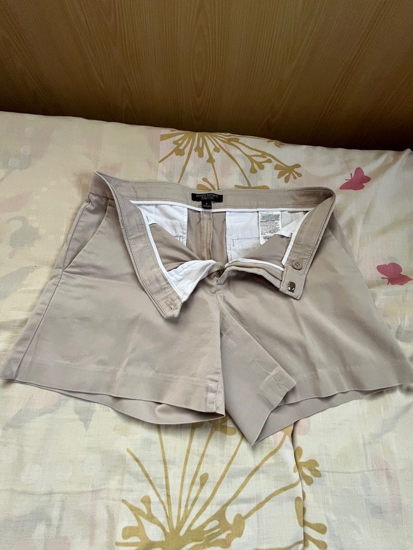 Banana Republic Shorts (Category: Shorts) located in Pasig City. Submitted by gjoconcepcion (Listing ID 1413521869, Image 2). Description: - Banana Republic shorts - Neutral color - Classic design - Front and back pockets - Button and zipper closure - Belt loops - Lightweight material - Ideal for warm weather.