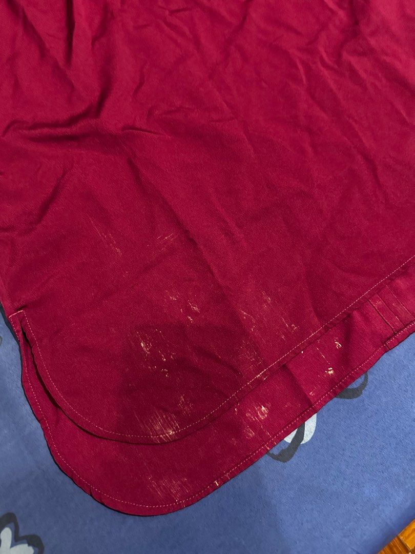 Banana Republic Sleeveless Top (Category: Sleeveless) located in Quezon City. Submitted by hugosims (Listing ID 1413480374, Image 3). Description: has stains on the bottom and back (check picture for reference).