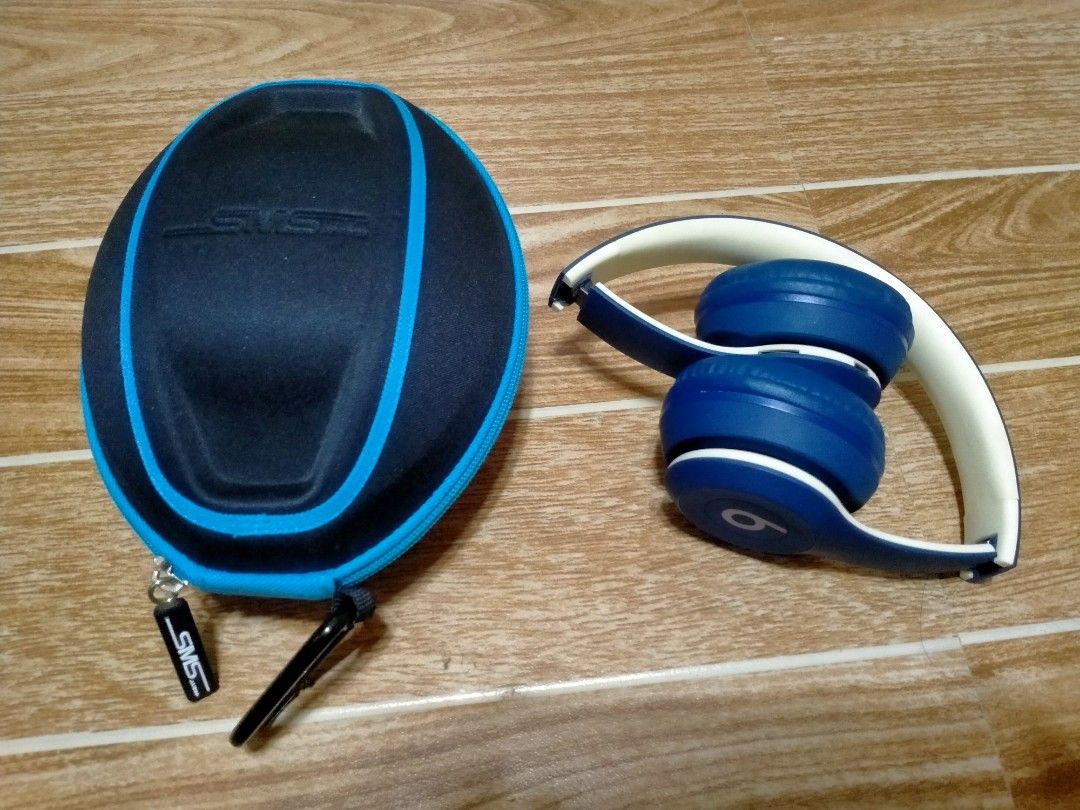 BEATS SOLO 3 BT HEADPHONE (Category: Headphones & Headsets) located in Cabuyao City. Submitted by Bike_Clothing10 (Listing ID 1413480980, Image 1). Description: READ FIRST... FOR SALE: BEATS SOLO 3 ON EAR BLUETOOTH HEADPHONE PRICE: 4K + SF Good Condition All functions working Loud Sound Good Battery life PACKAGE: -Beats Solo 3 unit only -SMS Pouch Bag -Beats Power Adadptor ISSUE: Slight yellow wish sa white part. very tolerable, linisin nio na la