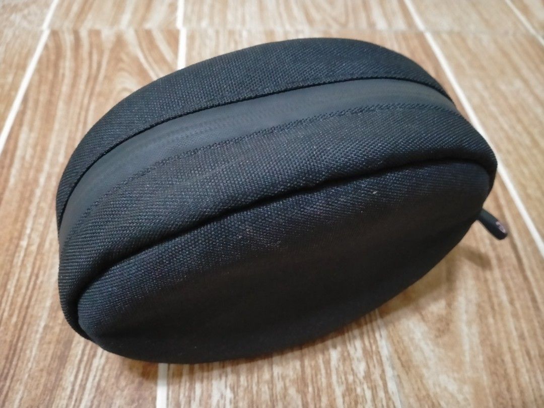 BEATS SOLO 3 SOFT CASE (Category: Portable Audio Accessories) located in Cabuyao City. Submitted by Bike_Clothing10 (Listing ID 1413477493, Image 3). Description: READ FIRST.... FOR SALE: BEATS SOLO 3 SOFT CASE Excellent Condition Looks New Legit PRICE: 750 Free Shipping (J&T) PICK UP OR SHIPPING ONLY LOC: Cabuyao Laguna -NO COD/COP- 📩PM FOR INQUIRIES -Thanks-.