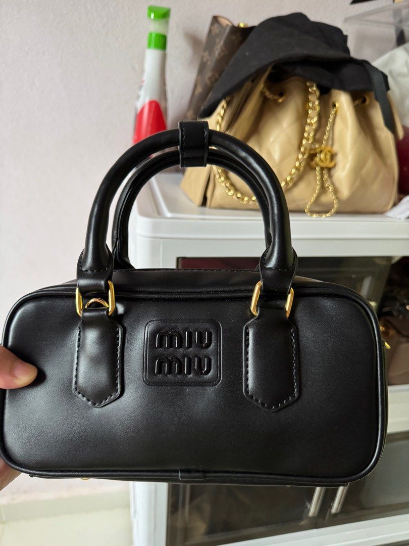 beg bundle leather (Category: Cross-body Bags) located in Kuala Lumpur. Submitted by imanina95 (Listing ID 1413539321, Image 1). Description: item bundle. exclude pos. hrga start from 70 .