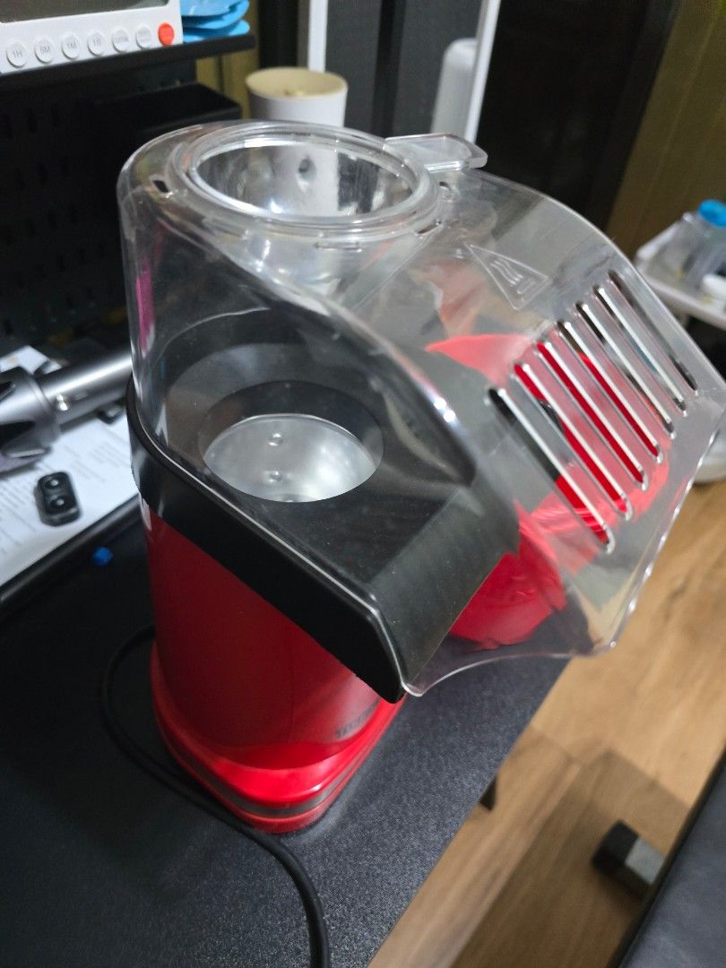Black & Decker Popcorn Maker (Category: Other Kitchen Appliances) located in Quezon City. Submitted by martinalejandrino (Listing ID 1413641464, Image 2). Description: - Black & Decker Popcorn Maker - Red base with clear top - Includes red lid and measuring cup - Designed for quick and easy popcorn making.