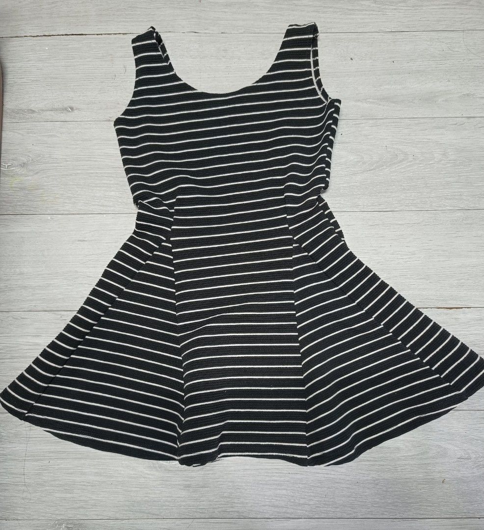 Black and White Skaters Dress (Category: Dresses) located in Navotas City. Submitted by lockerofmissm (Listing ID 1413490113, Image 1). Description: - Black and white striped dress - Sleeveless design - Scoop neckline - Flared skirt - Made of soft, stretchy fabric - Dress it up or down - USED TWICE. RFS - TOO MANY DRESSES.