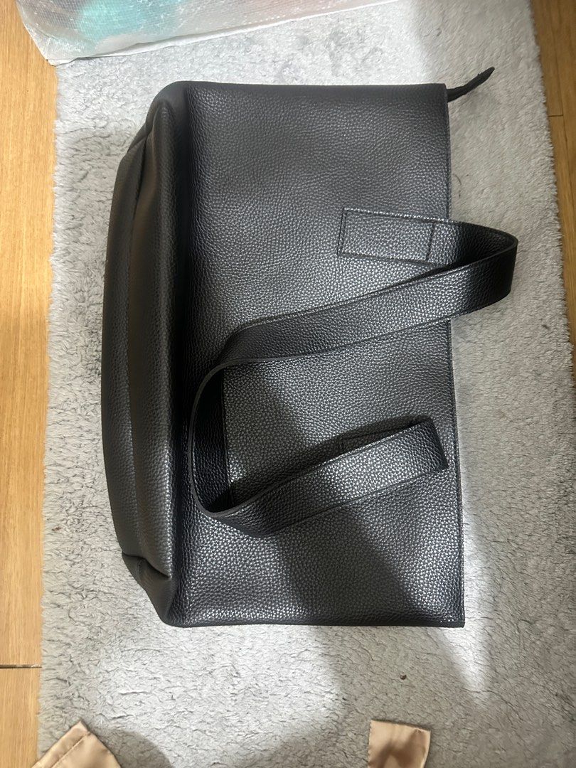 Black faux leather tote bag (Category: Tote Bags) located in Pasig City. Submitted by _janelane (Listing ID 1413577135, Image 1). Description: No to minimal flaws .