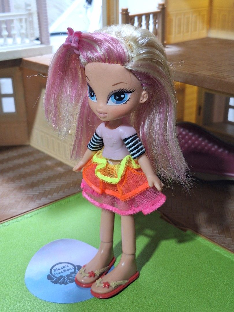 BRATZ TEENS ORIGINAL DOLL (Category: Kids Toys) located in Cavite. Submitted by Mavee (Listing ID 1413573480, Image 3). Description: ORiginal Bratz Teens, pabenta from my Aunty's collection, slightly loose legs not so tight but over all the doll is stil in very good condition' super cute in actual💗.