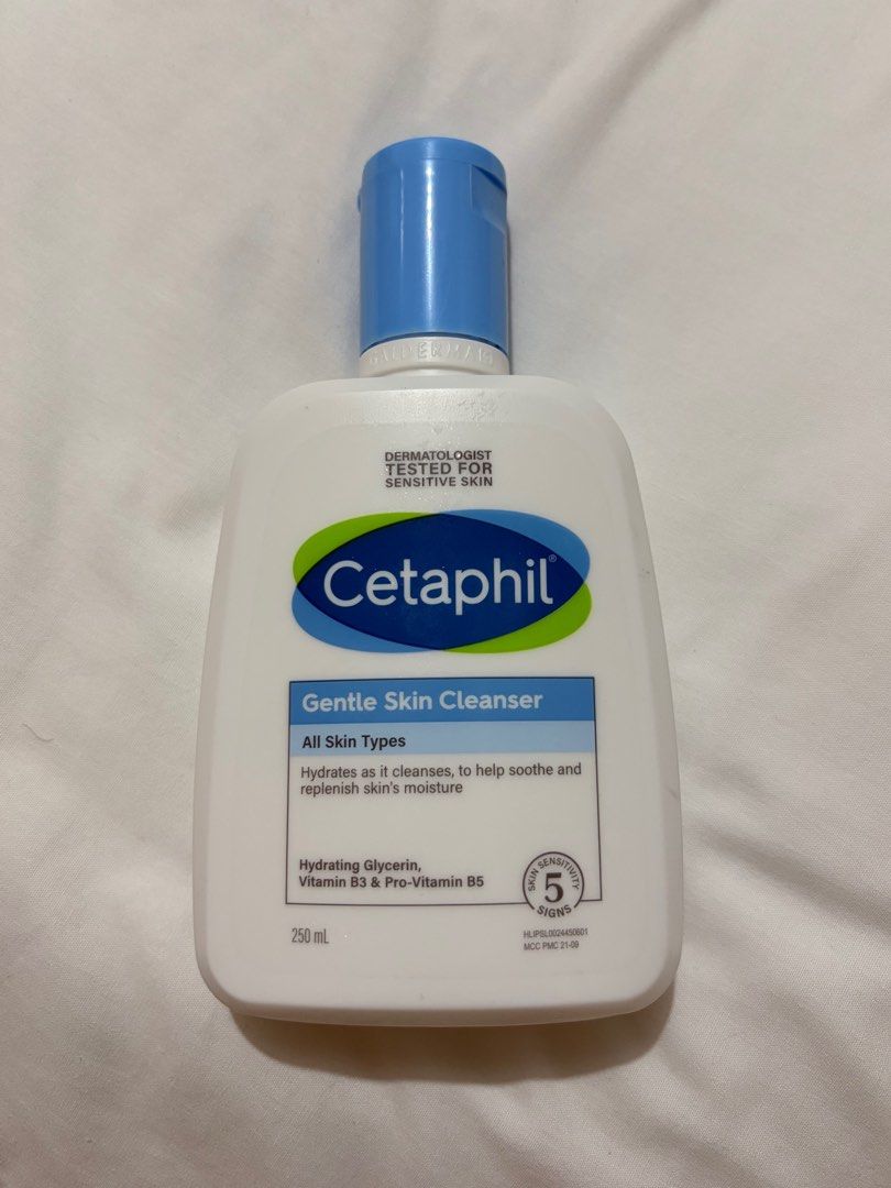 Cetaphil Gentle Skin Cleanser 250mL (Category: Face Care) located in San Fernando. Submitted by cscg_ (Listing ID 1413636141, Image 1). Description: - Approximately 95% remaining - 250mL - ₱400 (Orig price: ₱565).
