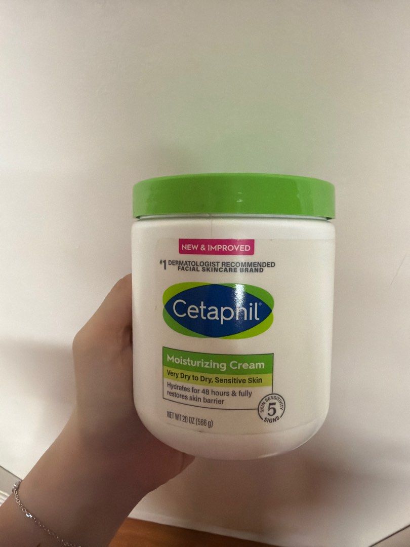 Cetaphil Moisturizing Cream (Category: Face Care) located in Mandaluyong City. Submitted by mtdc1 (Listing ID 1413588690, Image 1). Description: - Cetaphil Moisturizing Cream - For very dry to dry, sensitive skin - 48-hour hydration - Restores skin barrier - Dermatologist-recommended - 20 oz (566 g) Used once only.