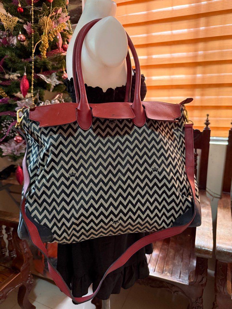j.estina Tote bag (two-way) (Category: Luxury Bags & Wallets) located in Santa Ana. Submitted by preloved_by_yanne (Listing ID 1413458904, Image 1). Description: - Chevron pattern handbag - Black leather accents - Unique zigzag design - Visible wear on leather corners - Small logo detail.
