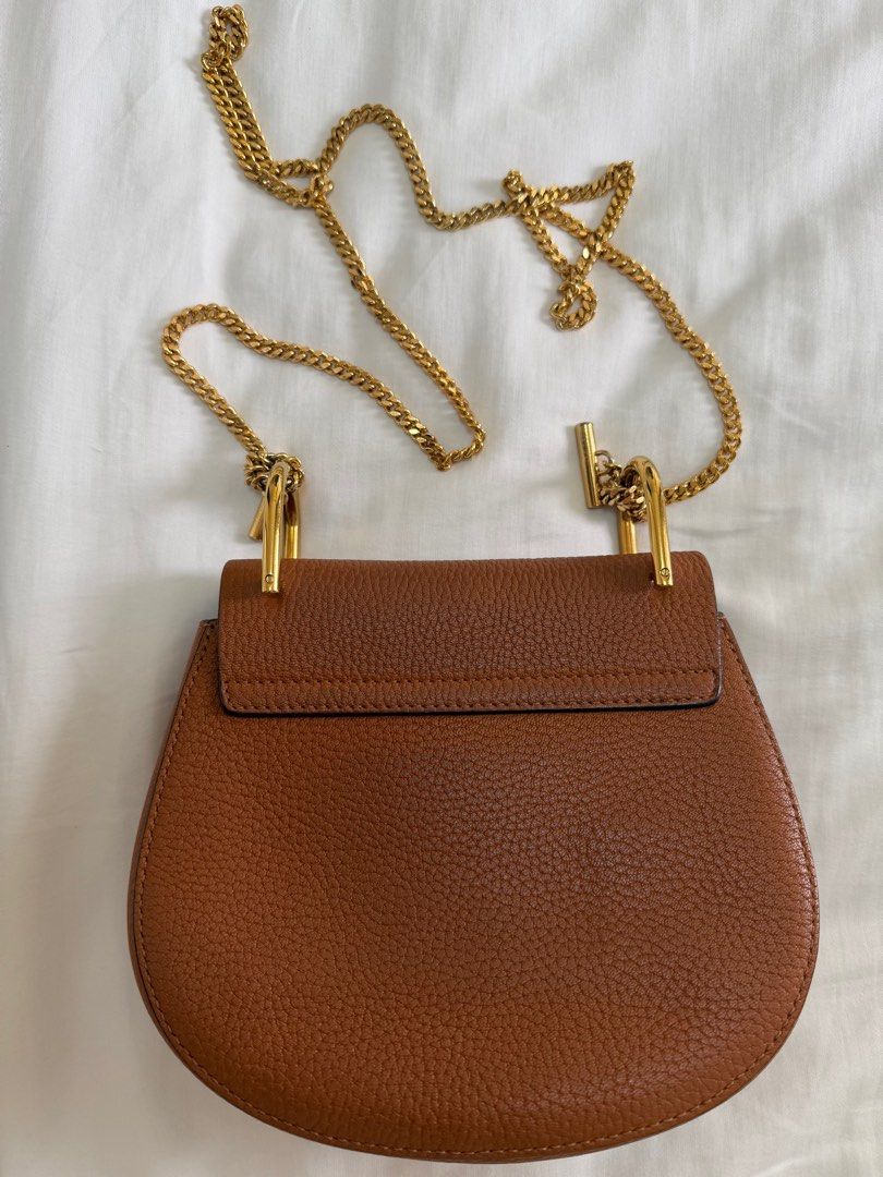 Chloe Drew Bag (Category: Luxury Bags & Wallets) located in Mandaluyong City. Submitted by enolahsm (Listing ID 1413489049, Image 3). Description: - Chloe Drew leather bag - Elegant brown color - Gold chain strap - Secure lock closure - Structured design with flap I can send more pictures. Guaranteed original. PM for inquiries..