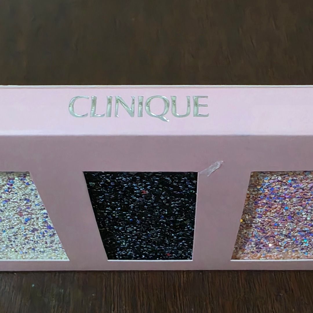 Clinique 3-pc Blush & Shadow Palette (Category: Makeup) located in Taguig. Submitted by iamloulouvi (Listing ID 1413437935, Image 3). Description: - Sold as set - Perfect for gifting as separate palettes - Price is slightly negotiable Please note I work full time from M-F so may not be able to respond to your queries on time but I try my very best to. All products I am selling are authentic, a lot of which were bought from my travels to the US/Ca