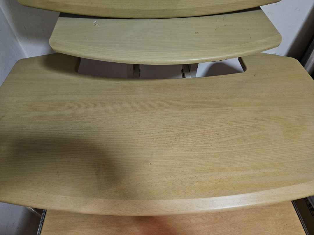 Computer Desk (Category: Tables & Sets) located in Singapore. Submitted by javina17 (Listing ID 74523442, Image 3). Description: Birch coloured computer table with metal legs. Dimension 105cm(L)x73cm(H)×60cm(D).