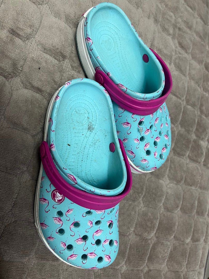 Crocs Flamingo Print Clogs (Category: Slippers and slides) located in Paranaque City. Submitted by princessann0721 (Listing ID 1413614382, Image 2). Description: - Flamingo print Crocs clogs - Light blue base - Pink strap - White sole - size J3 - Comfortable for everyday wear - May tag pa/ puro alikabok lang / 1-2 times lang nagamit / no time to wash na😥.