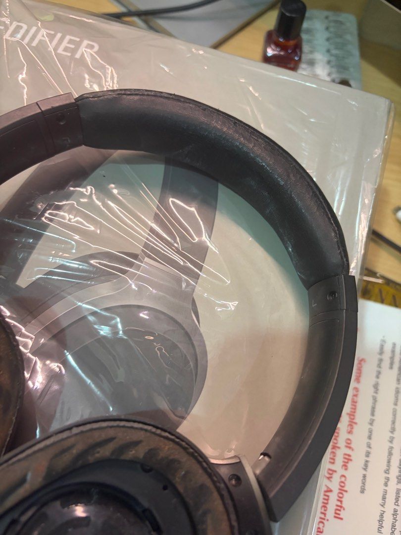 Edifier Headphone W830bt (Category: Headphones & Headsets) located in Makati City. Submitted by kobewobee (Listing ID 1413453887, Image 2). Description: Needs replacement earfoams.