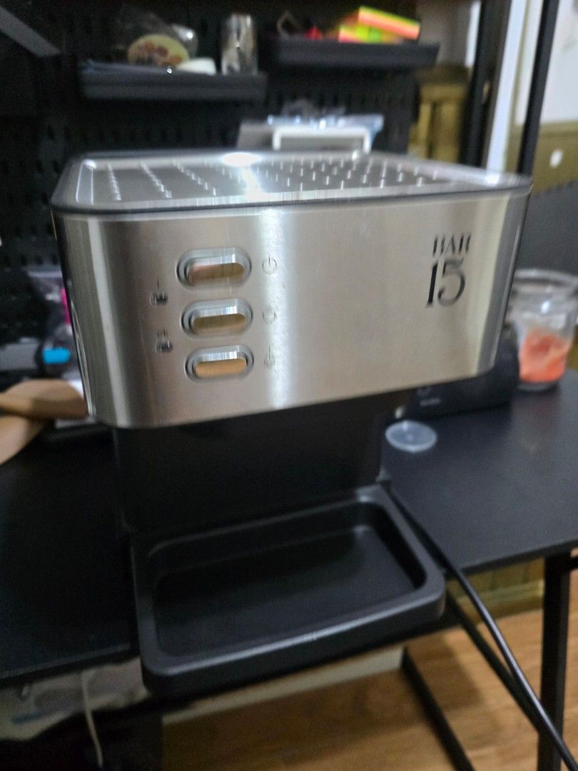 esspresso maker (Category: Coffee Machines & Makers) located in Quezon City. Submitted by martinalejandrino (Listing ID 1413641641, Image 1). Description: well used. working ung esspresso maker complete set din naman. di ko lang sure ung milk frother. tagal na hindi nagagamit..