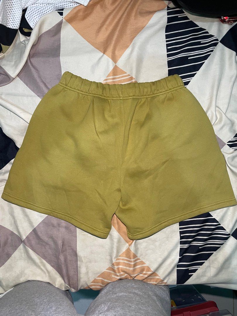 FEAR OF GOD ESSENTIALS KIDS Authentic (Category: Shorts) located in Tagbilaran City. Submitted by thrifter23 (Listing ID 1413476117, Image 2). Description: XL youth (12yrs) Dimes 30x15 No issues thick cotton material Authentic .