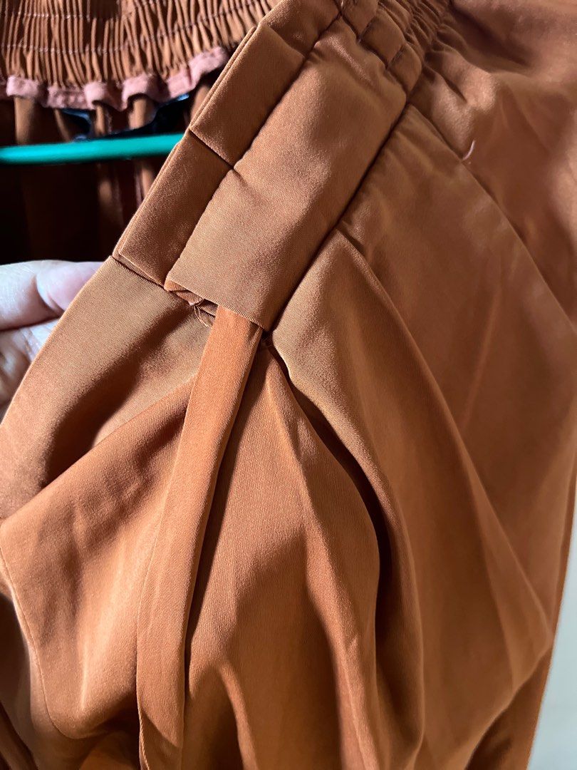 Forme Wide Leg Pants (Category: Other Bottoms) located in Bulacan. Submitted by monaami (Listing ID 1413442504, Image 3). Description: - Foray wide-leg pants - Warm brown color/Orangey - Flattering silhouette with tie waist - Comfortable elastic waistband - Size: UK 10, EUR 36, US 6 - Perfect for a stylish and comfortable outfit.